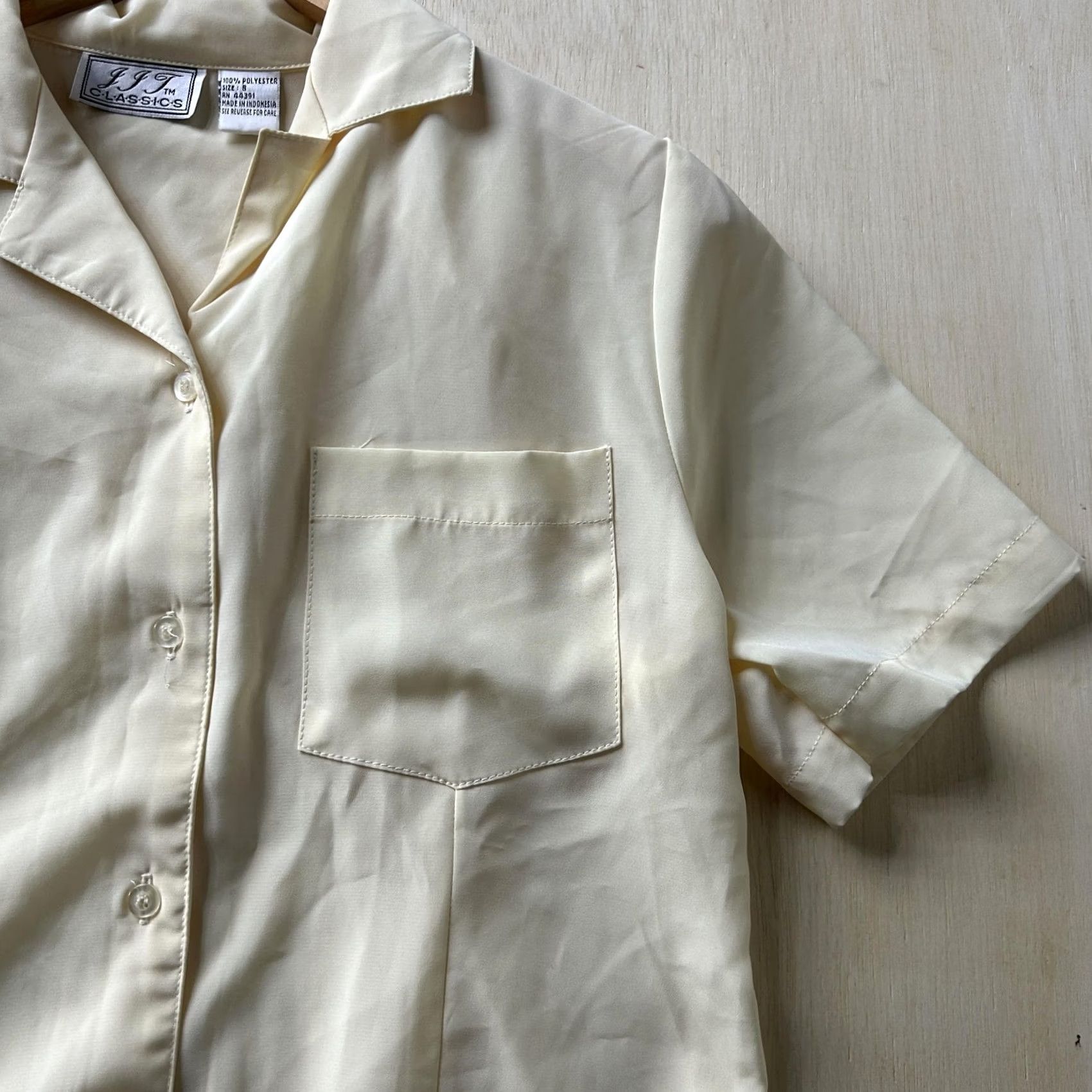 Vintage Vintage JJT Classics Button-Up Shirt Womens Small Yellow Satin Short Sleeve Top Size S / US 4 / IT 40 - 2 Thumbnail
