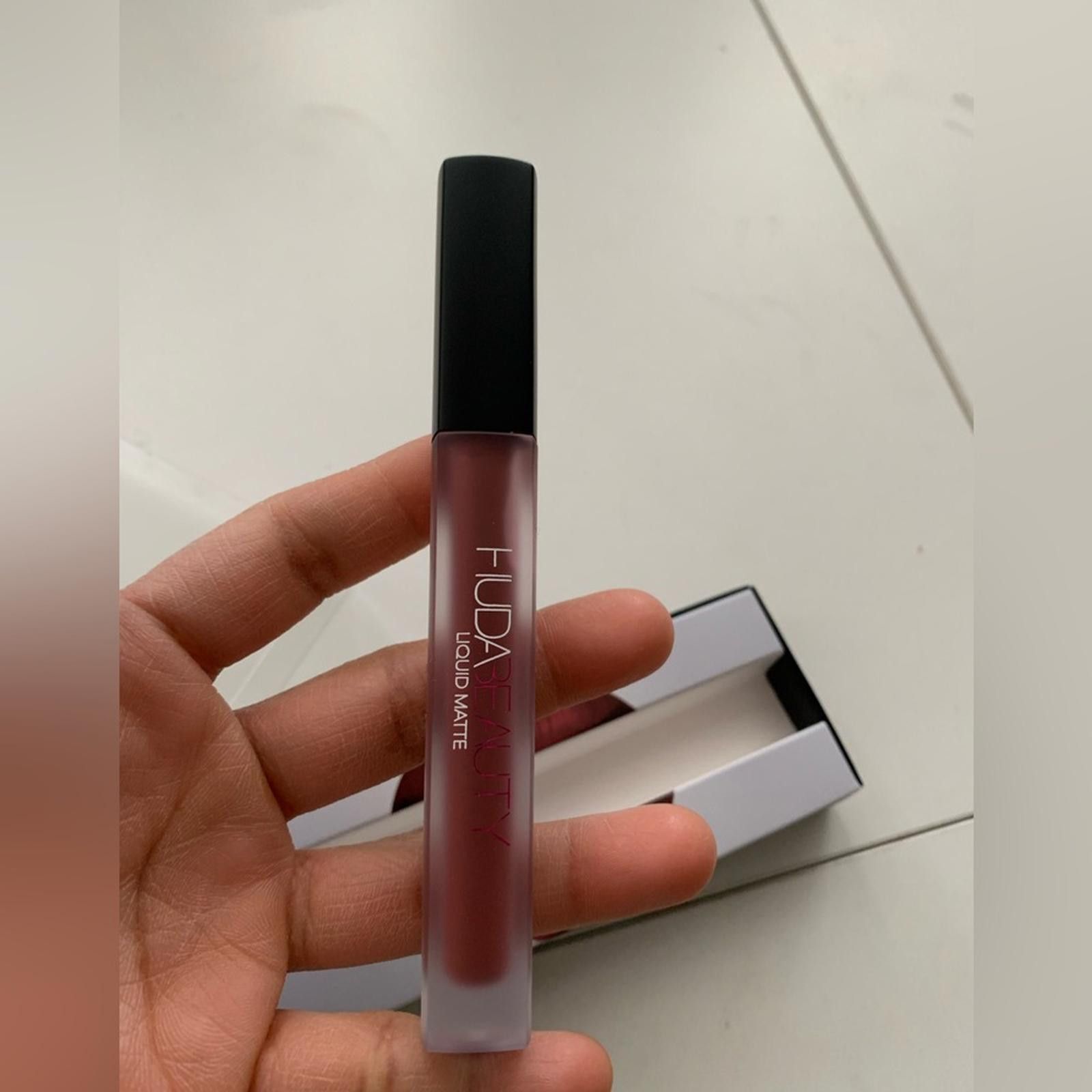 Other NIB Huda Beauty Liquid Matte Lipstick - First Class Size ONE SIZE - 6 Thumbnail