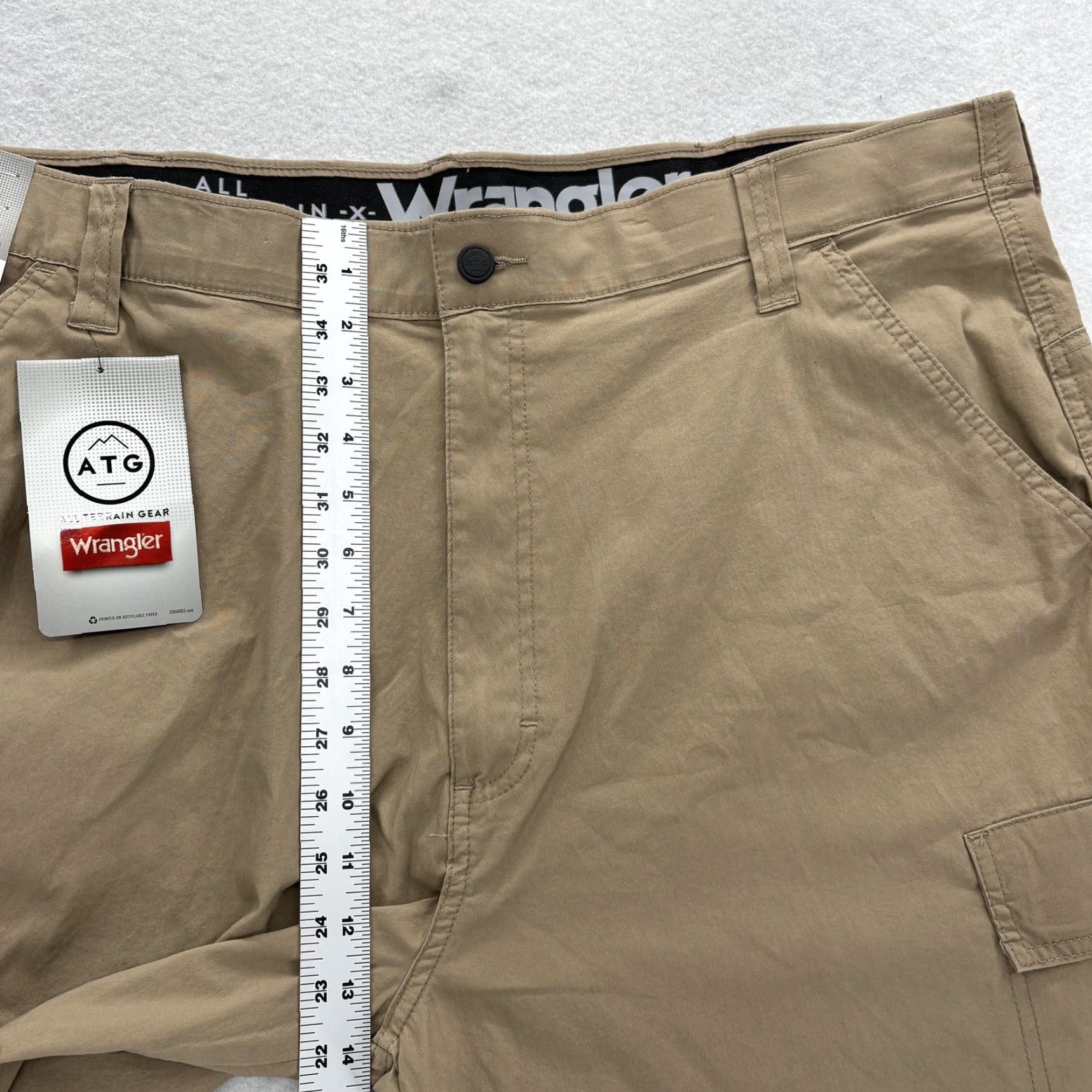 Wrangler Wrangler Cargo Shorts Mens 42 Beige Khaki Canvas Stretch Pockets 10in Inseam Regular Front Zip Summer Casual Travel Vintage No Size US 42 / EU 58 - 6 Thumbnail