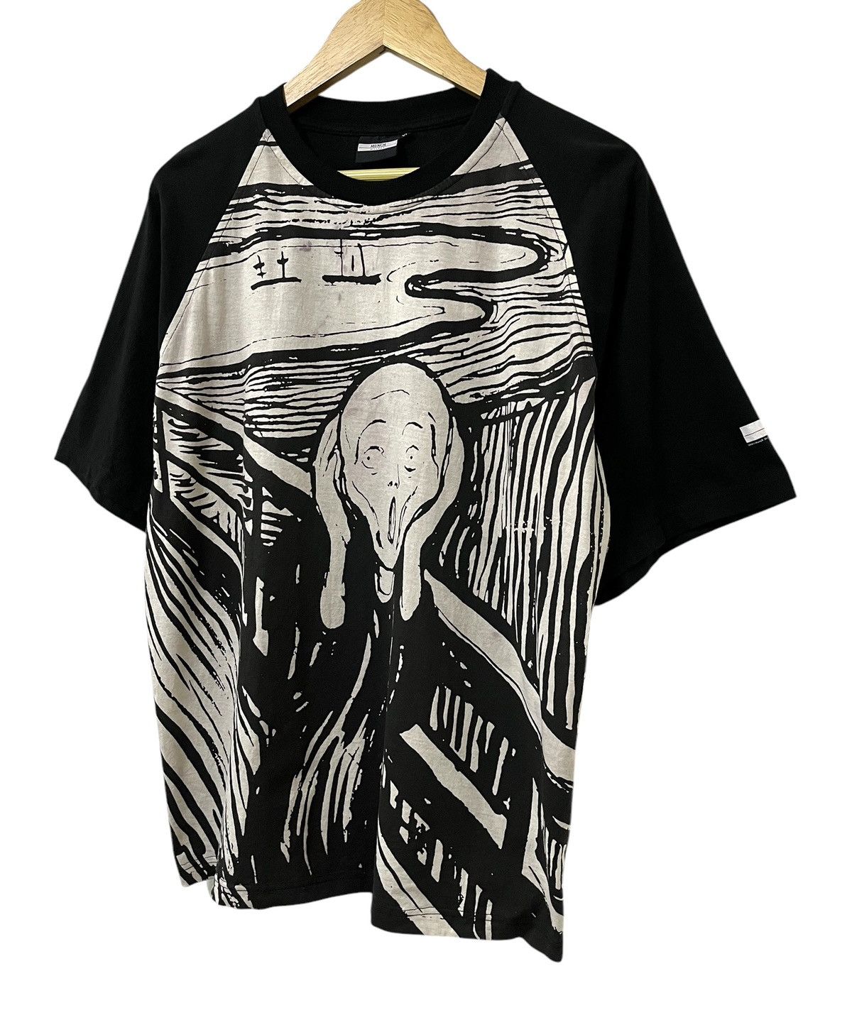 Vintage VINTAGE EDVARD MUNCH THE SCREAM MUSEUM AOP ART TSHIRT Size US XL / EU 56 / 4 - 4 Thumbnail