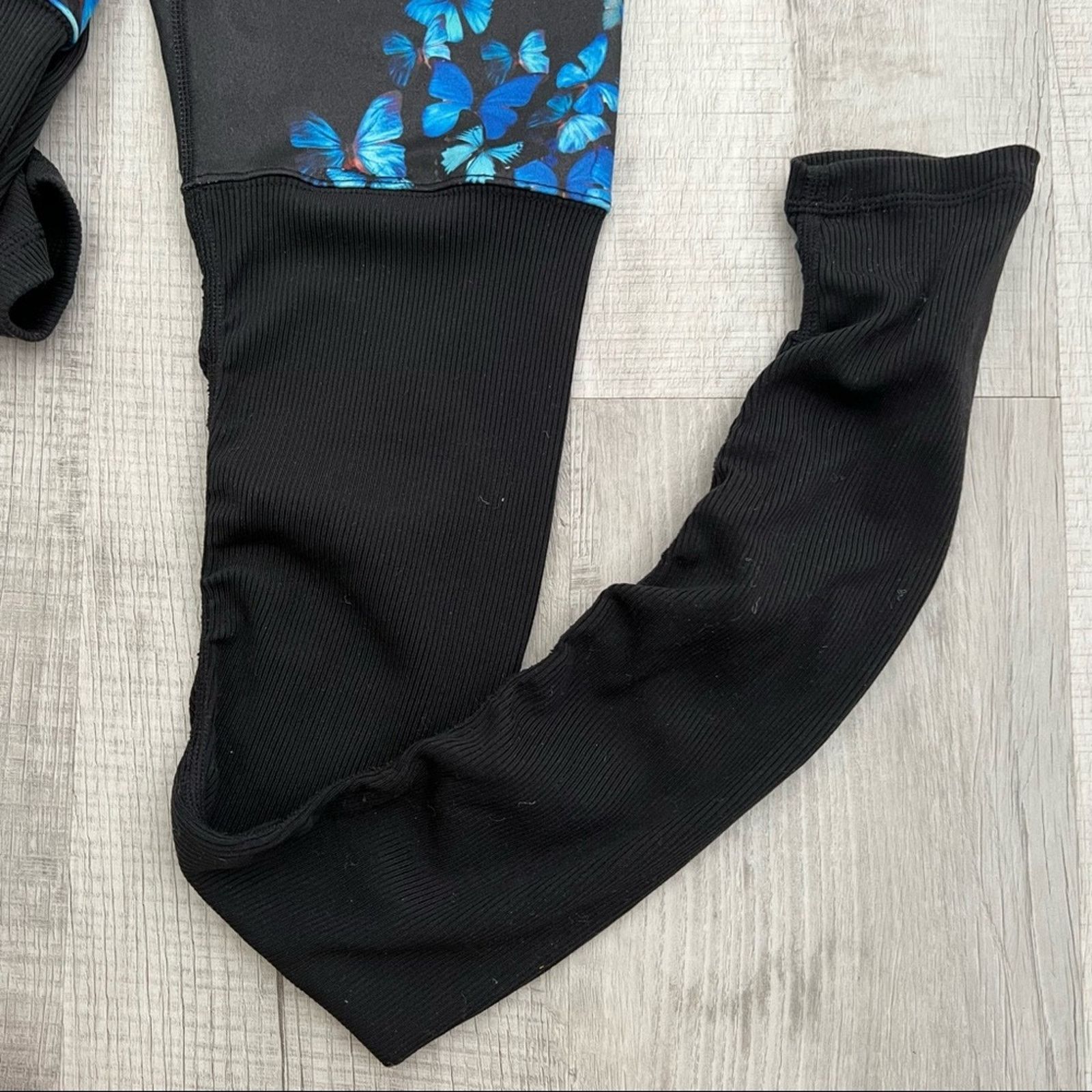 Alo Yoga Alo Yoga x Gypset Goddess butterflies leggings Size 28" / US 6 / IT 42 - 4 Thumbnail