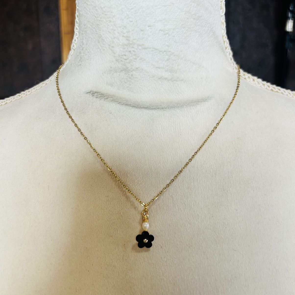 Handmade Handcrafted salvaged vintage black floral pearl necklace Size ONE SIZE - 3 Thumbnail