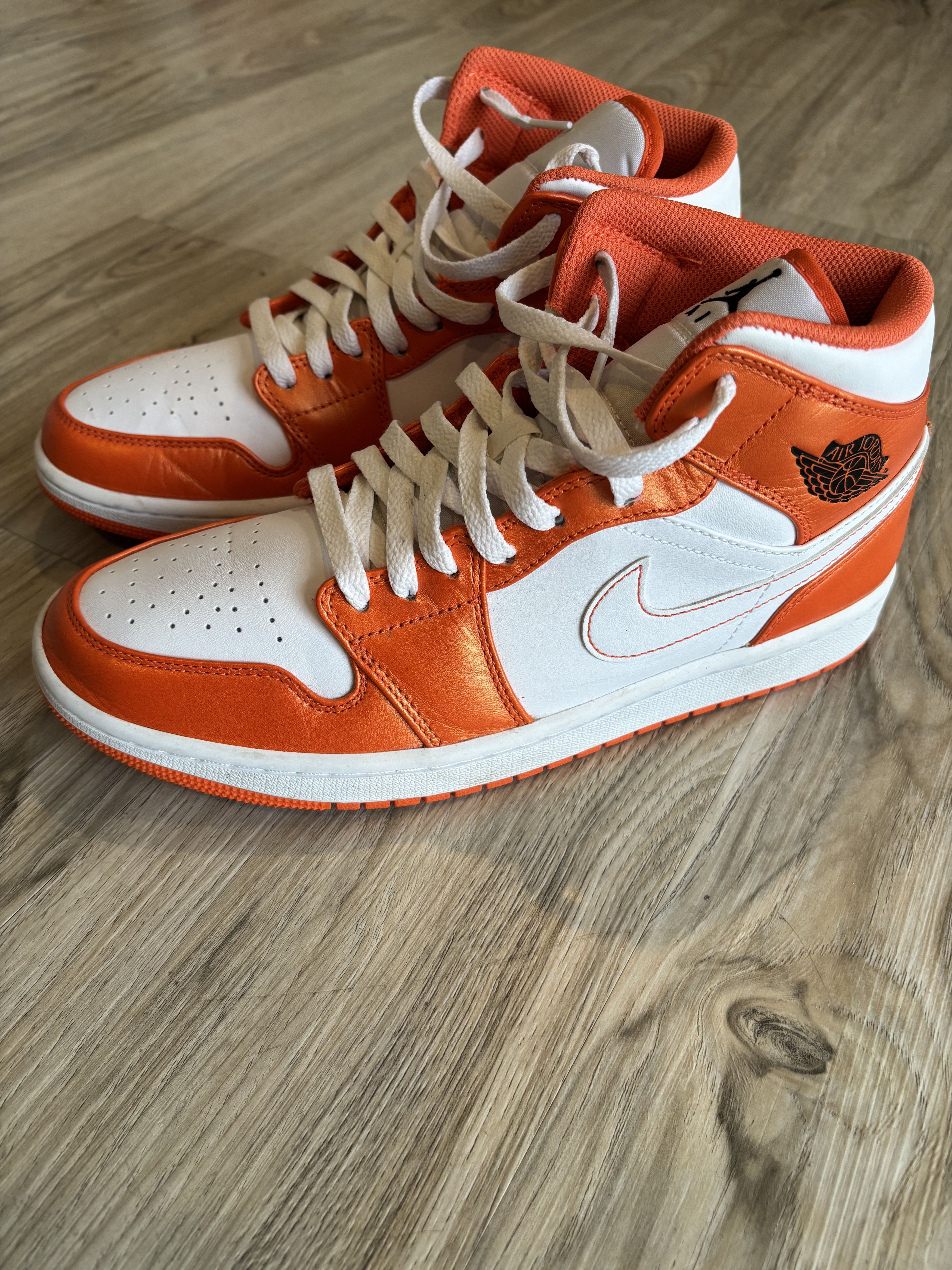 Jordan Brand × Nike Electro Orange Jordan 1 Mid Size US 9 / EU 42 - 2 Thumbnail