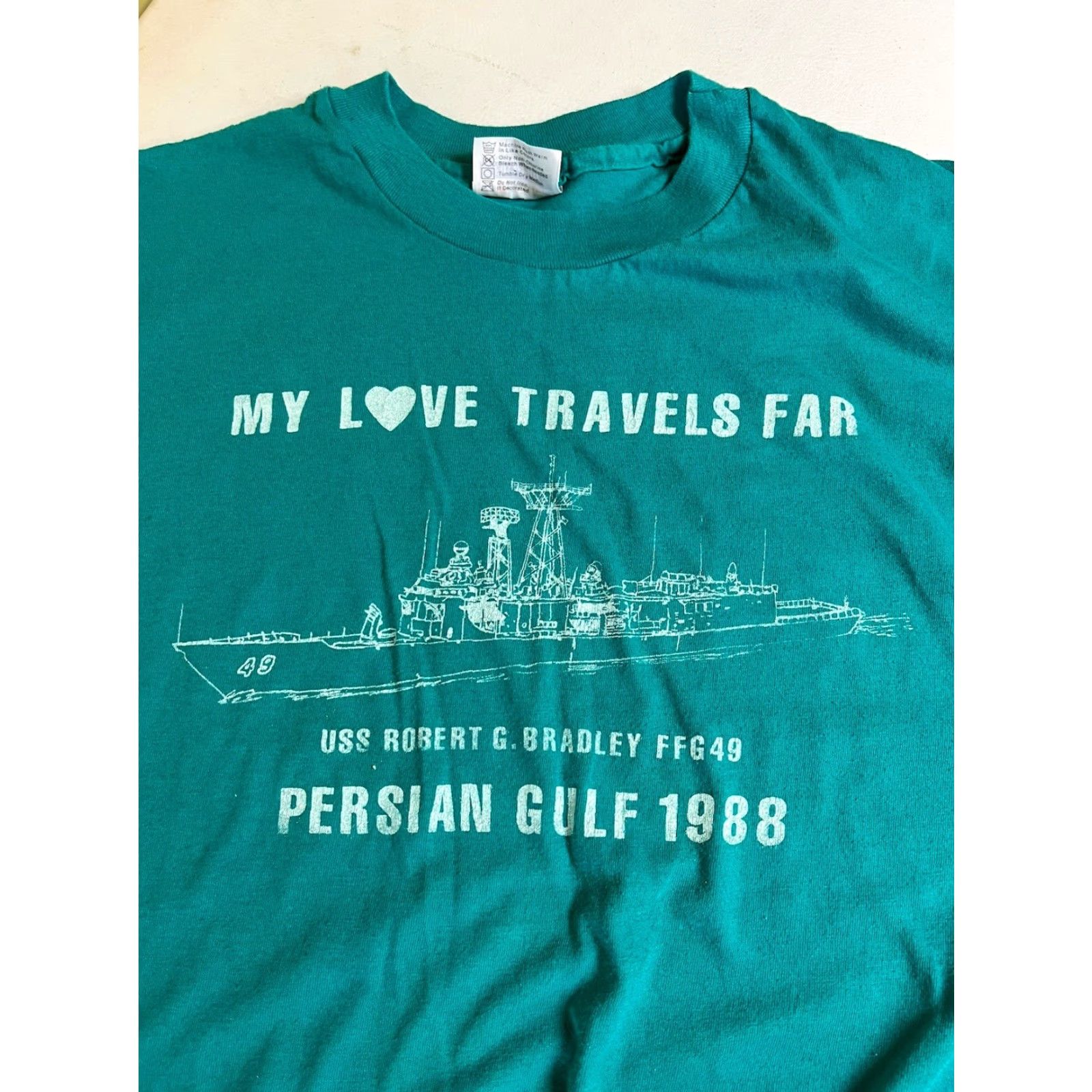 Hanes VINTAGE 1980s GREEN Hanes T-Shirt USS Bradley Ship Military Tee Men L Crew Neck Short Sleeve 80s Pattern Solid Size US L / EU 52-54 / 3 - 5 Thumbnail