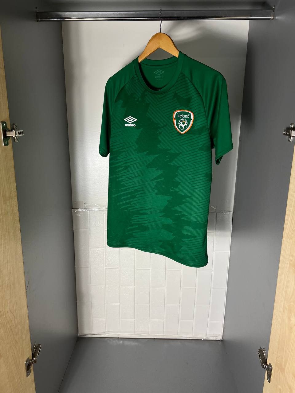 Umbro VINTAGE UMBRO IRELAND RETRO SOCCER JERSEY BLOKE Y2K 90s Size US M / EU 48-50 / 2 - 4 Thumbnail