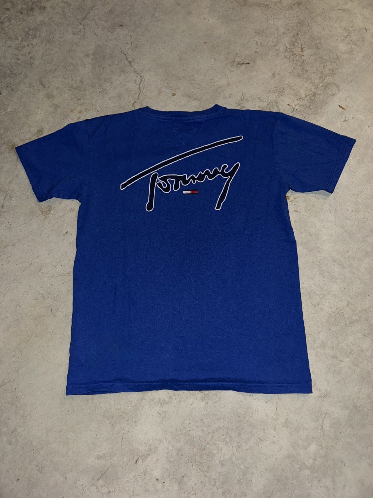 Tommy Hilfiger × Tommy Jeans × Vintage Vintage Tommy Hilfiger Jeans Graphic Embroidered Tee Size US L / EU 52-54 / 3 - 1 Thumbnail