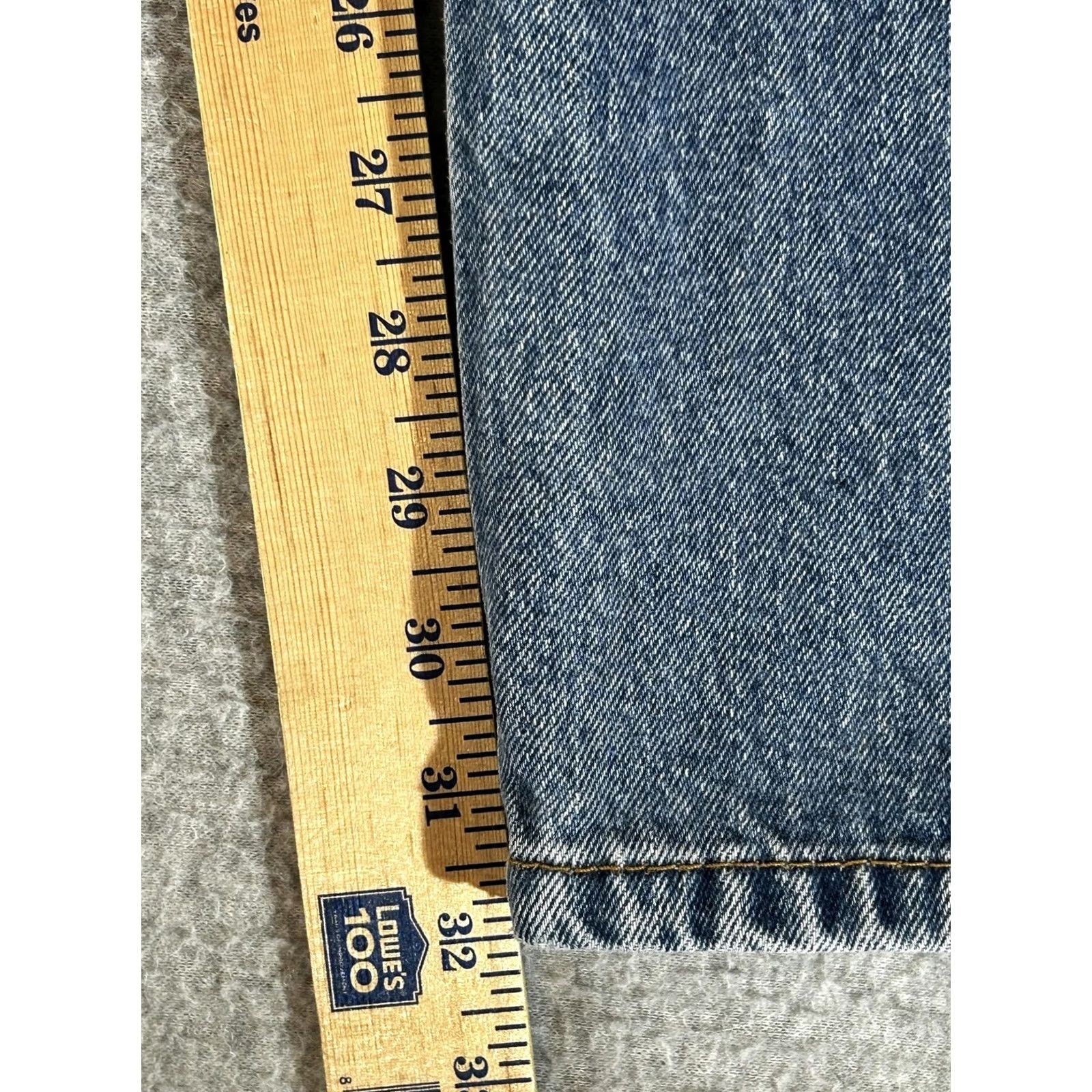 Levi's Levi's 505 Jeans Mens 30x32 Regular Straight Blue Denim Medium Wash Slim Fit? (adjusted) Size US 30 / EU 46 - 4 Thumbnail