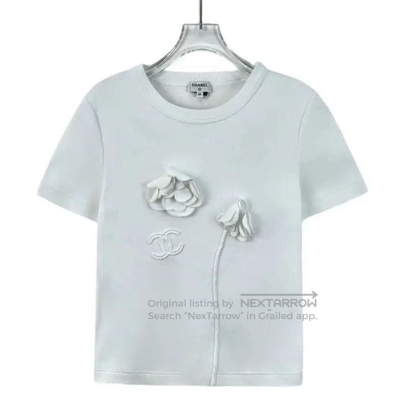 Chanel Chanel White Cotton T-Shirt with Floral Design . Size XXS / US 00 / IT 34 - 1 Thumbnail