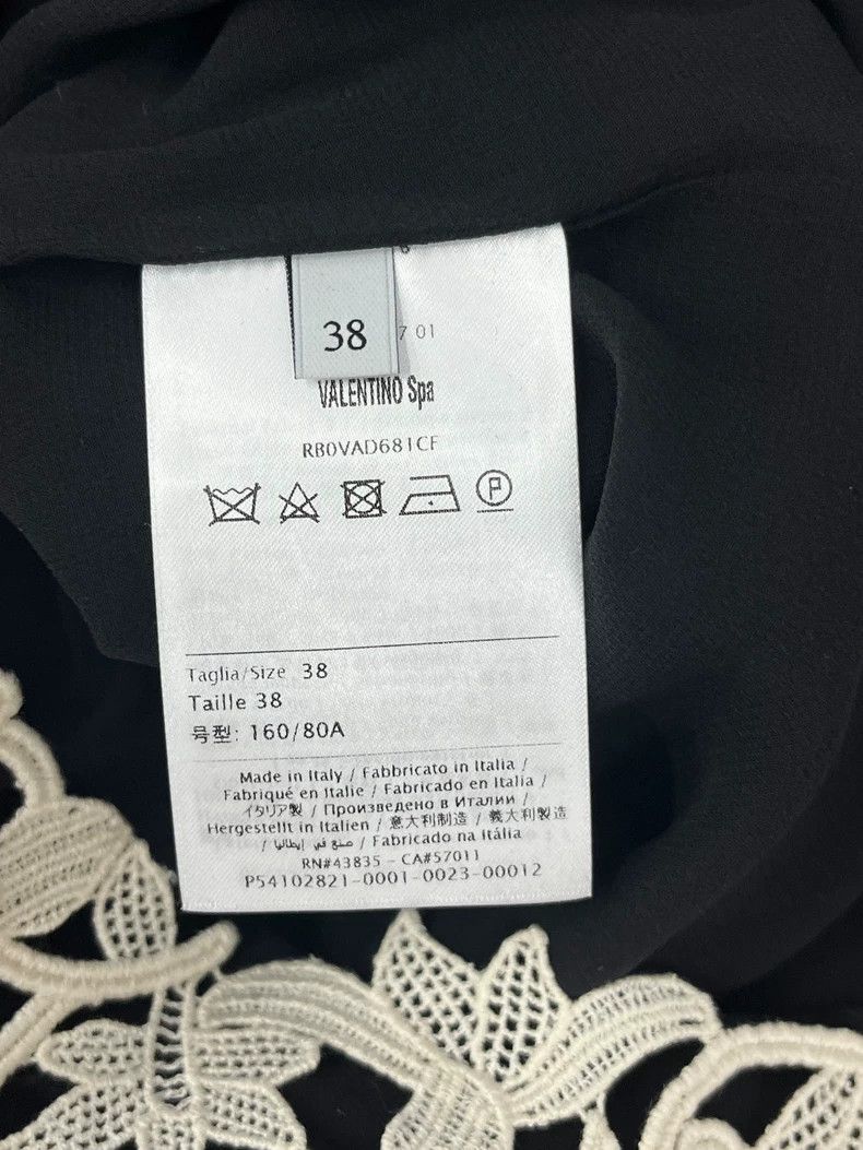 Valentino Valentino Black and white lace flower patchwork dress Size M / US 6-8 / IT 42-44 - 5 Thumbnail
