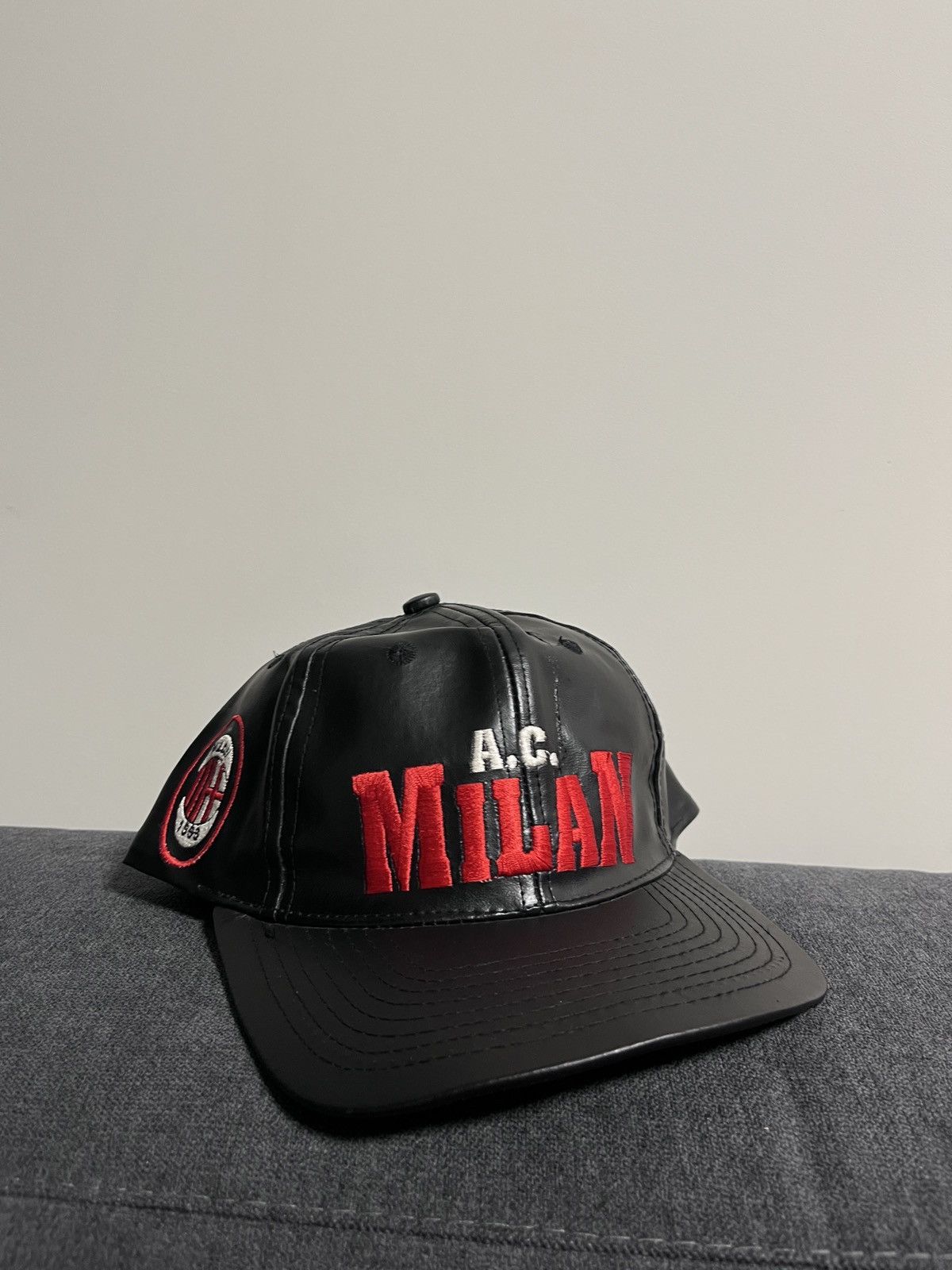 La Milano × Vintage AC MILAN Vintage Polyurethane Black Glossy Cap Size ONE SIZE - 1 Thumbnail