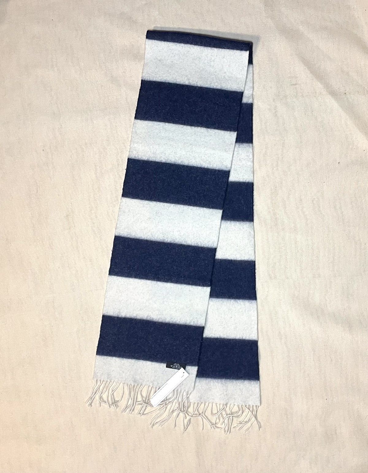 Johnstons Of Elgin Johnstons stripped white navy wool scarf Size ONE SIZE - 3 Thumbnail