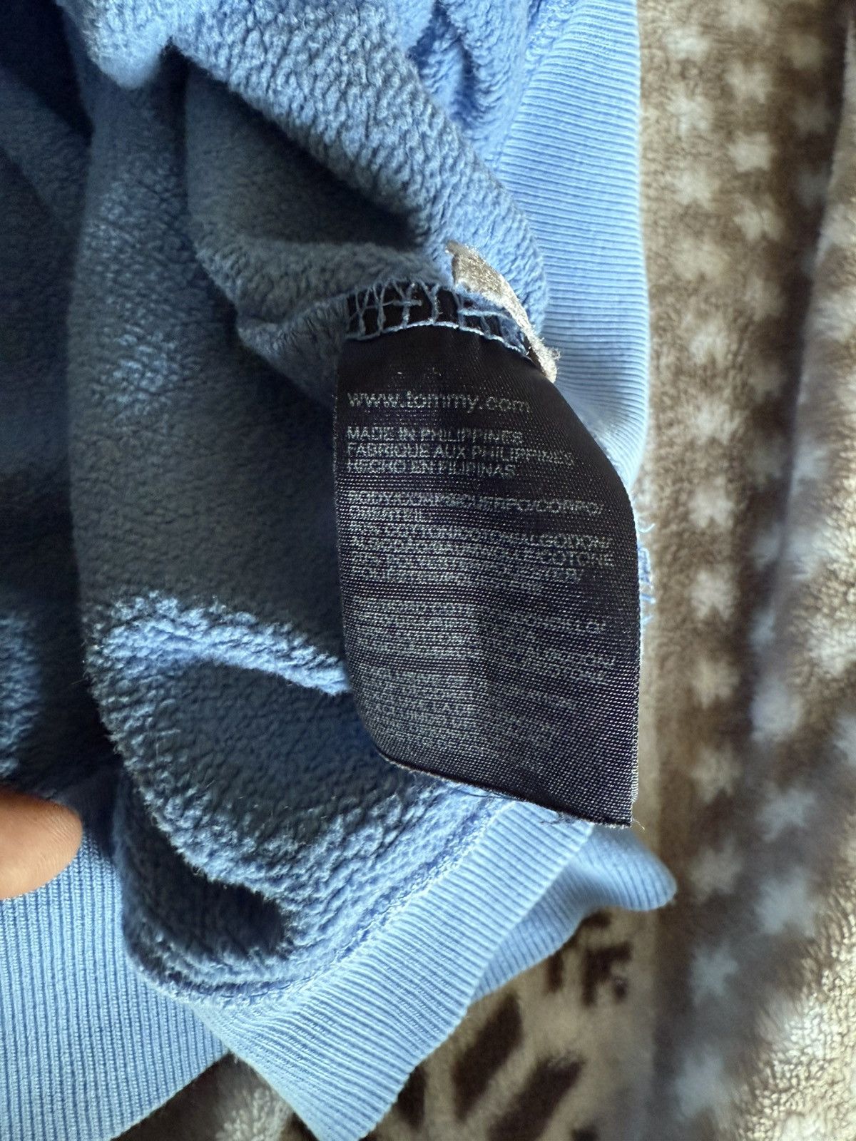 Tommy Hilfiger Vintage 2008 Tommy Hilfiger Faded Blue Crewneck Sweatshirt Size US L / EU 52-54 / 3 - 8 Thumbnail