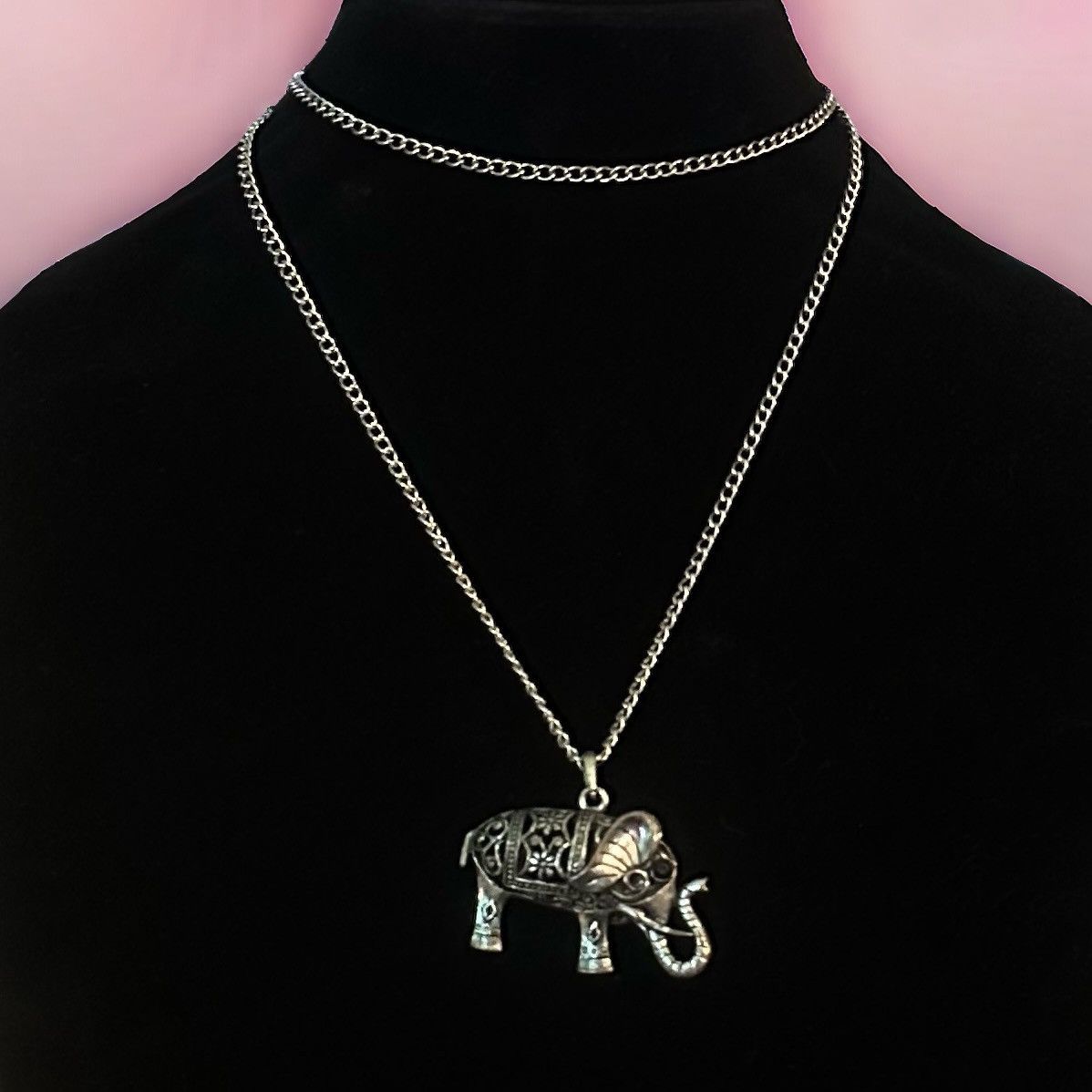 Other Silver tone filigree elephant pendant necklace Size ONE SIZE - 1 Thumbnail