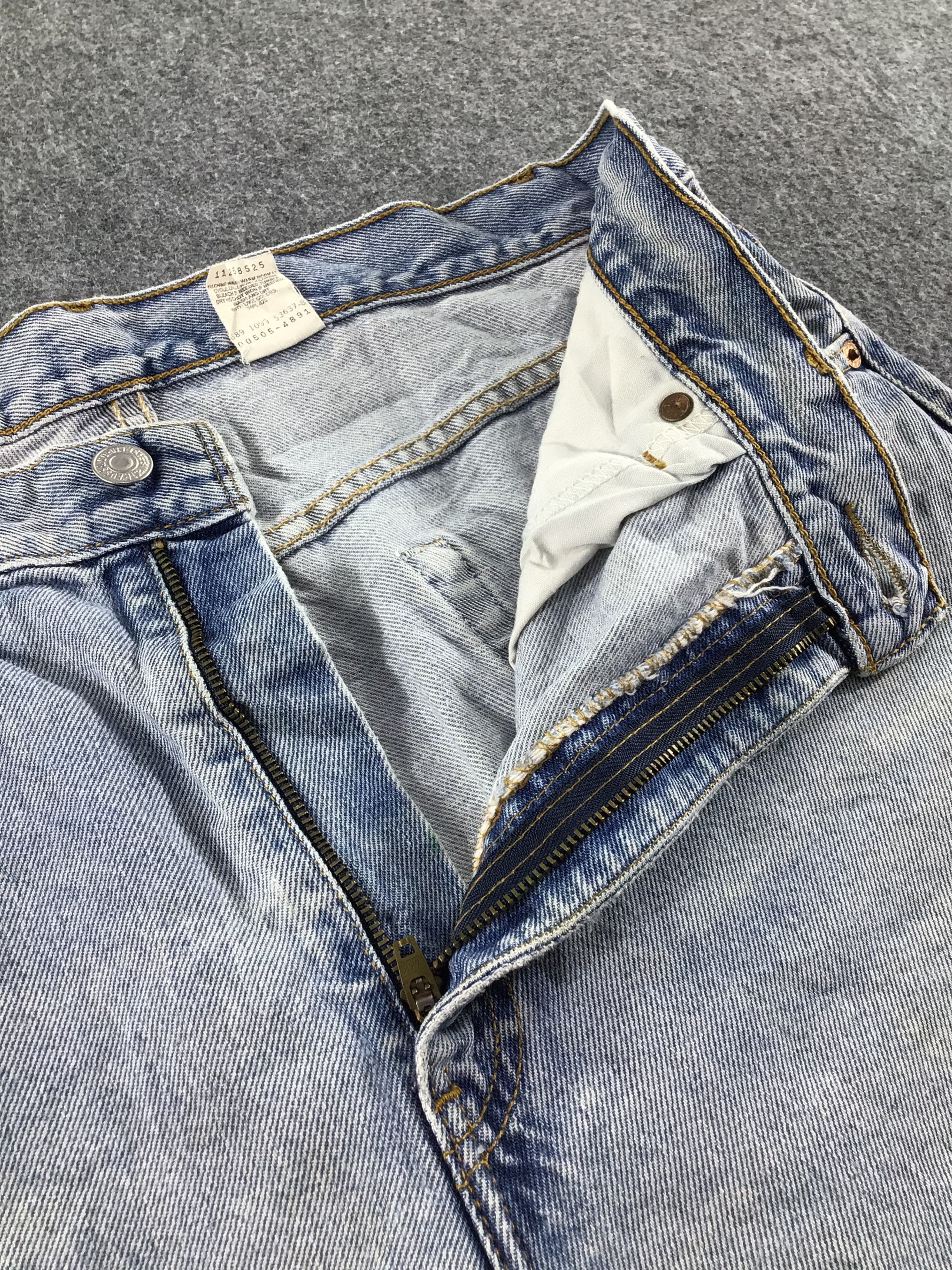 Levi's Vintage Levis 505 Jeans Light Wash -J465 Size US 34 / EU 50 - 8 Thumbnail