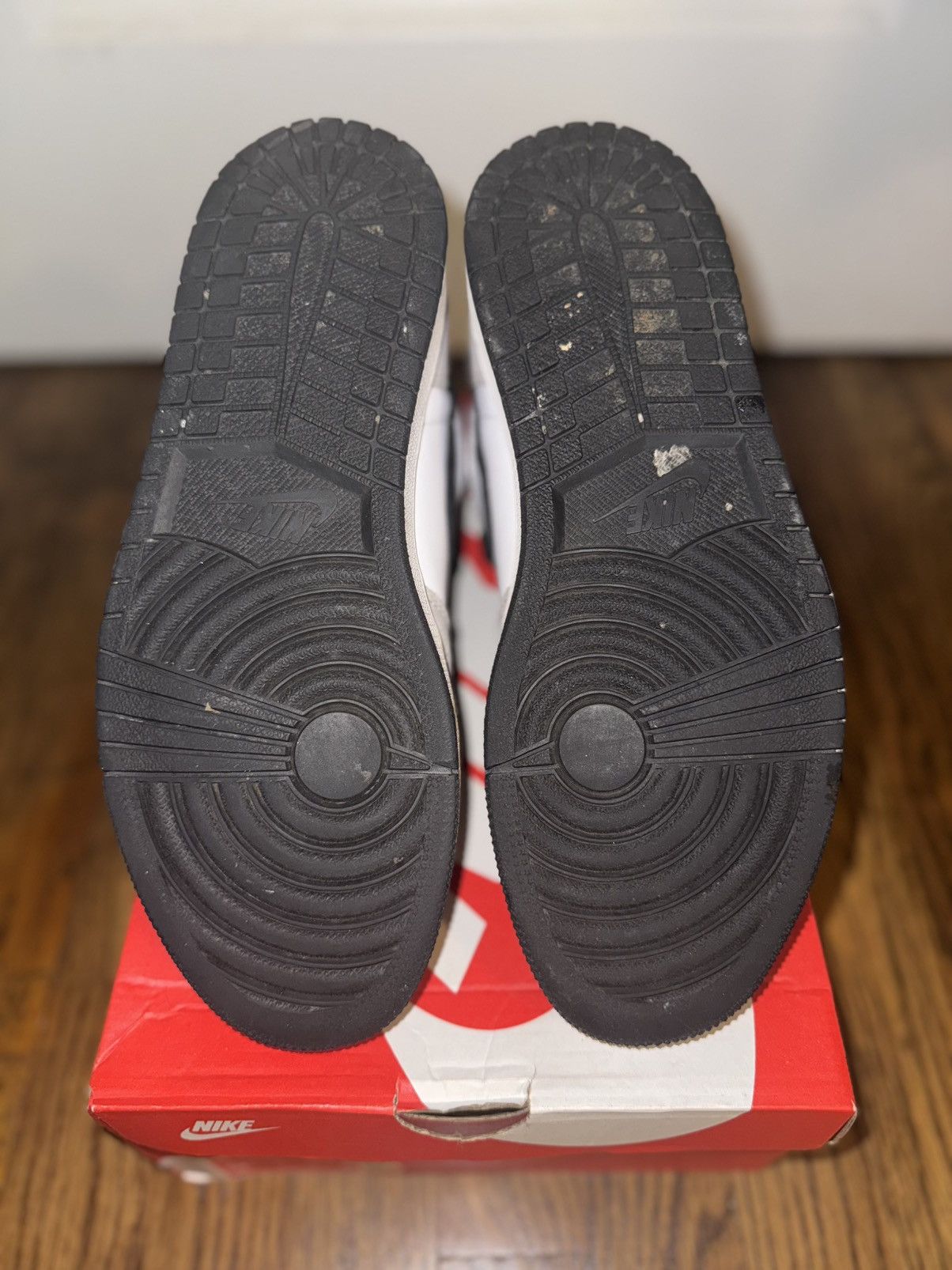 Jordan Brand Air Jordan 1 Smoke Grey Highs Size US 9.5 / EU 42-43 - 5 Thumbnail