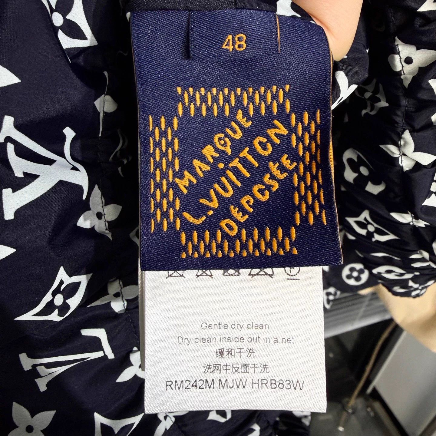 Louis Vuitton 【Brand New】 Louis Vuitton Windbreaker Jacket Size XL / US 12-14 / IT 48-50 - 4 Thumbnail