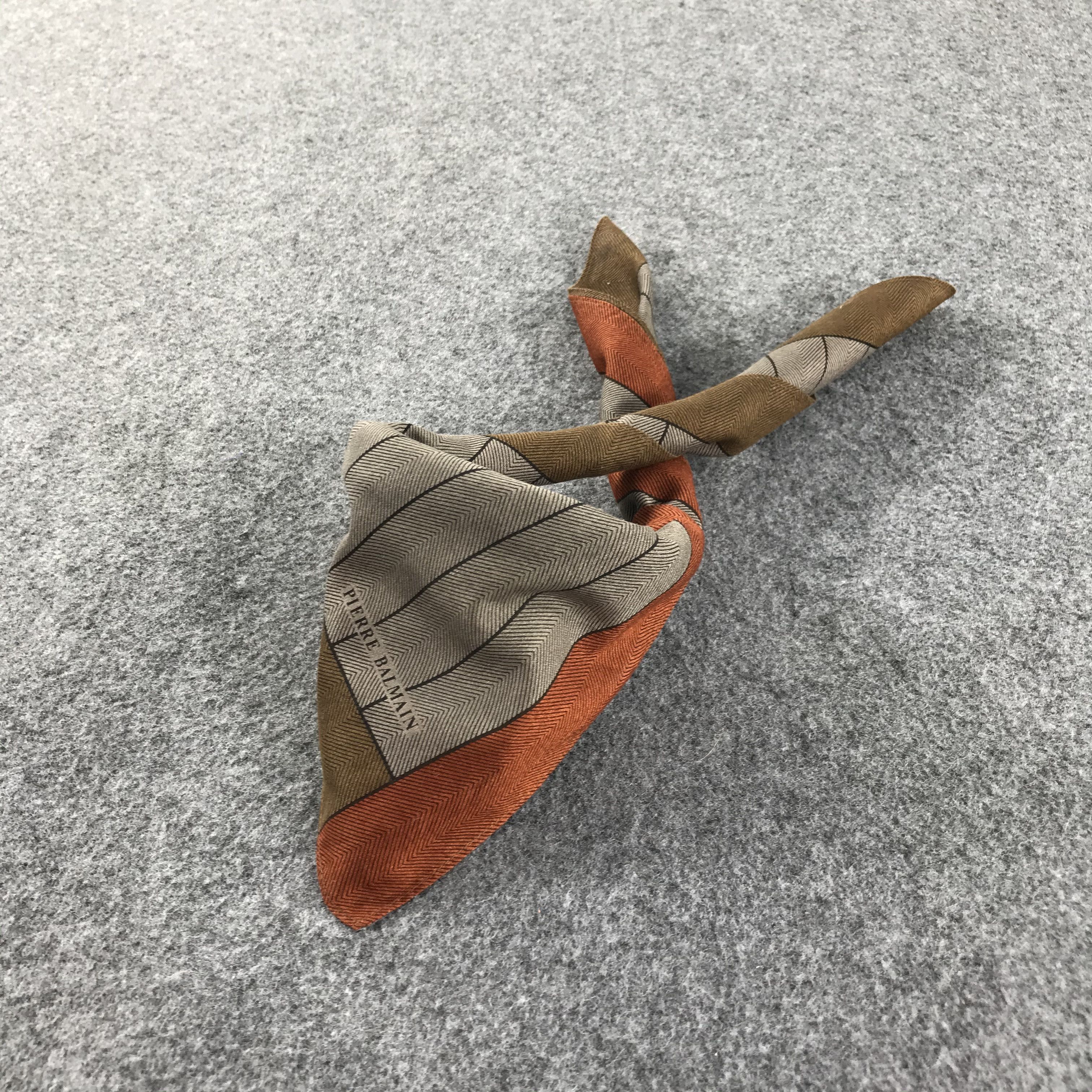 Pierre Balmain × Vintage Pierre Balmain Handkerchief Neckerchief Bandana H128 Size ONE SIZE - 3 Thumbnail