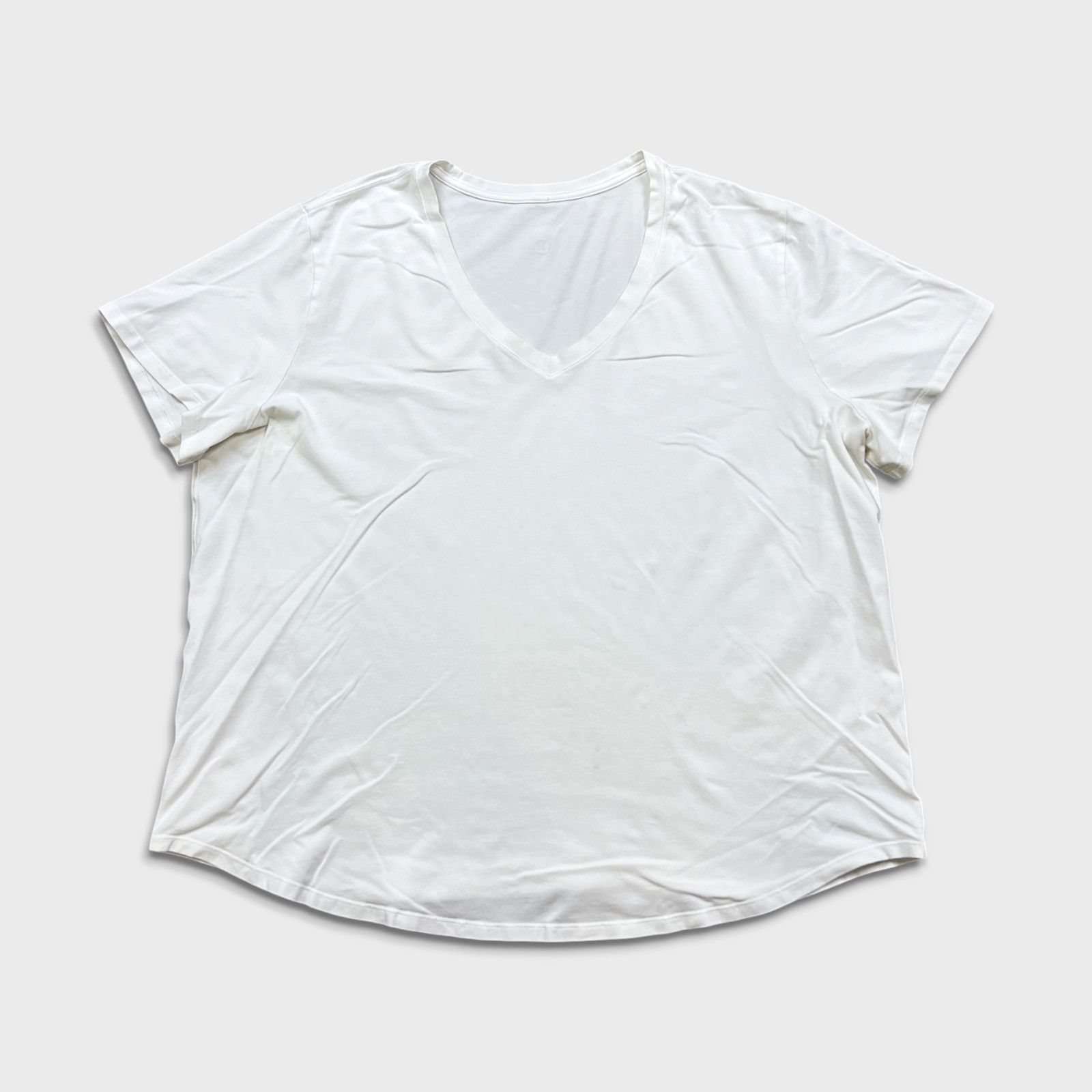 Lululemon Lululemon Love Tee V Shirt White XL Casual Short Sleeve Tee Size XL / US 12-14 / IT 48-50 - 1 Thumbnail