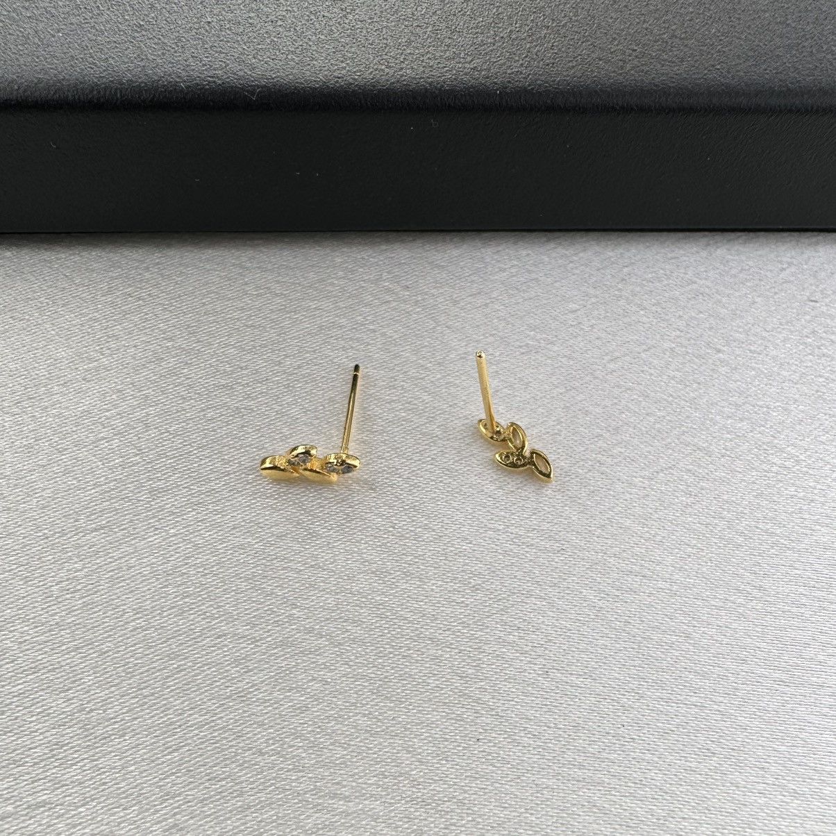 Designer Small Tiny CZ Leaves Stud Earrings for Women Size ONE SIZE - 2 Thumbnail