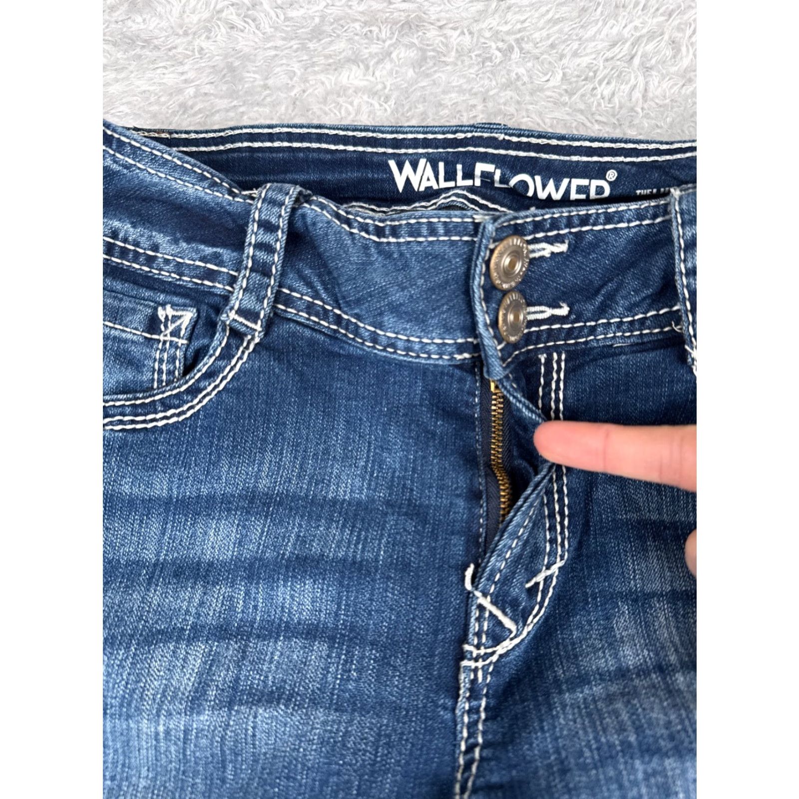 Vintage Wallflower Jeans Juniors 9 Blue Denim Jeans The Luscious Curvy Fit Cotton 28x30 Bootcut Stretch Womens Size 30" / US 8 / IT 44 - 5 Thumbnail