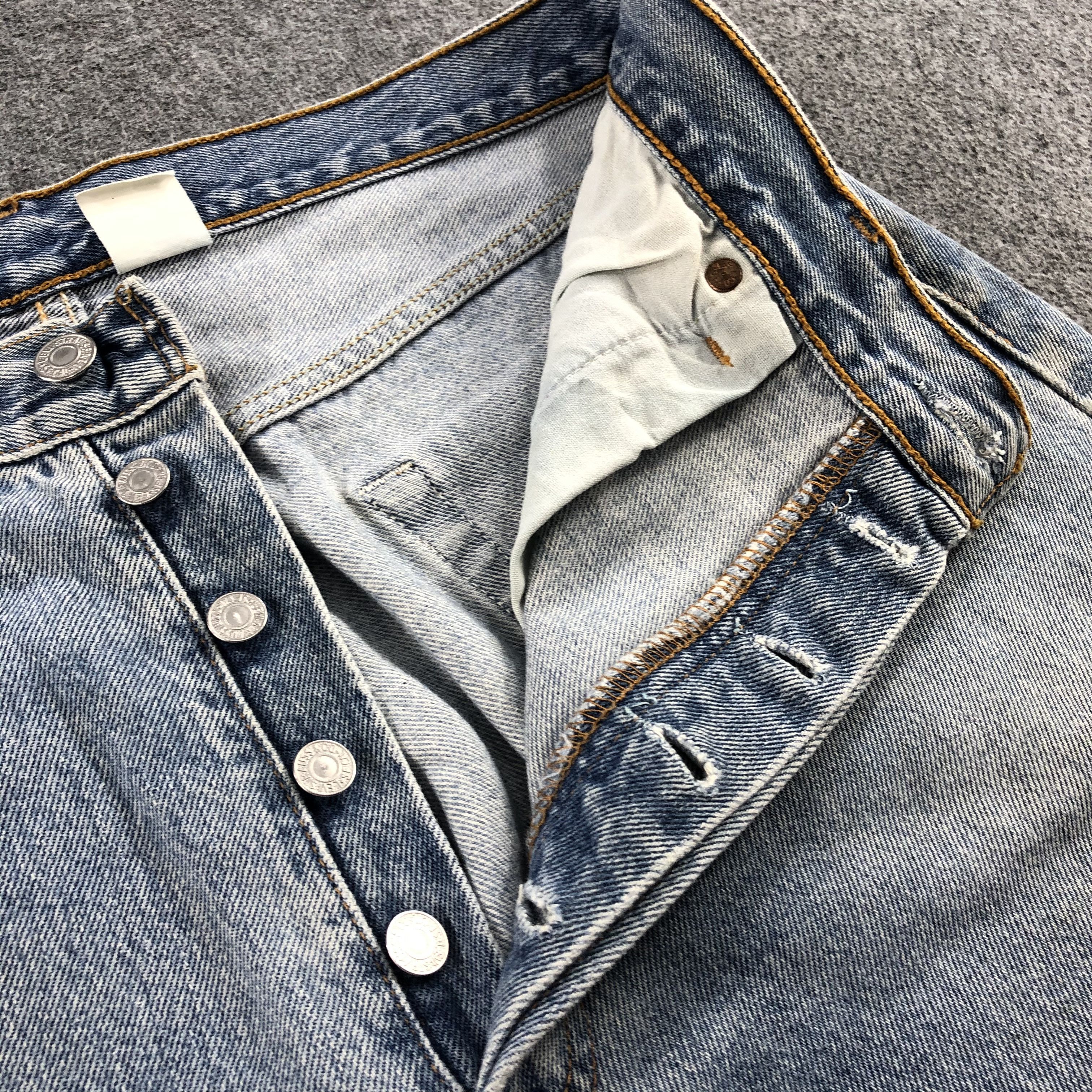 Levi's 90s Vintage Light Wash Levis 501 Jeans-J1998 Size US 26 / EU 42 - 8 Thumbnail
