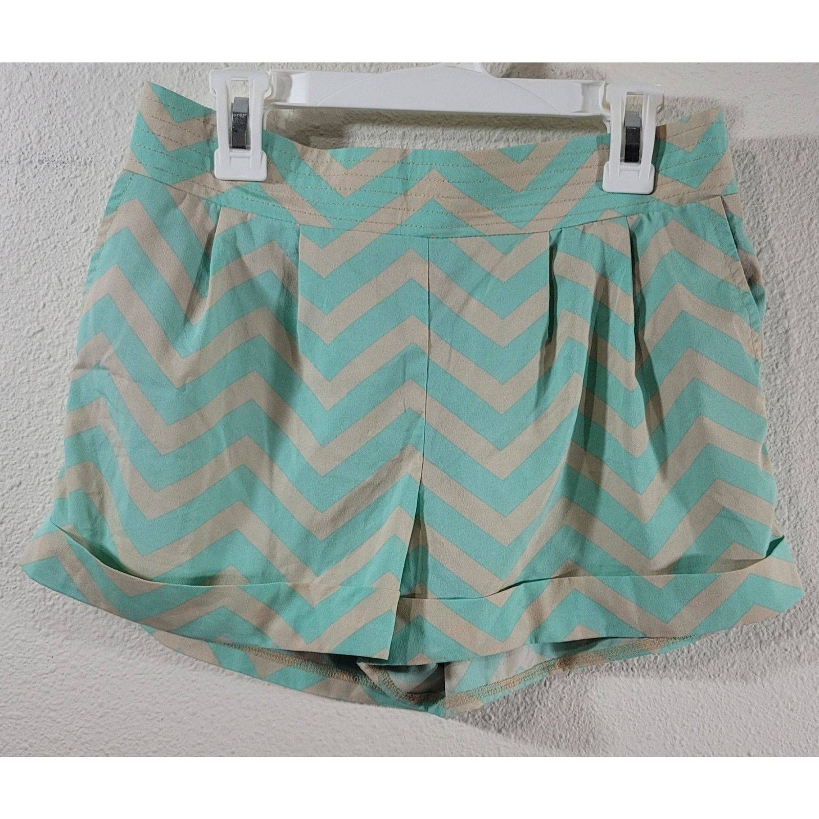 Other HeartSoul Tan Green Chevron Stripe Pull On Shorts Small Size 26" / US 2 / IT 38 - 1 Thumbnail