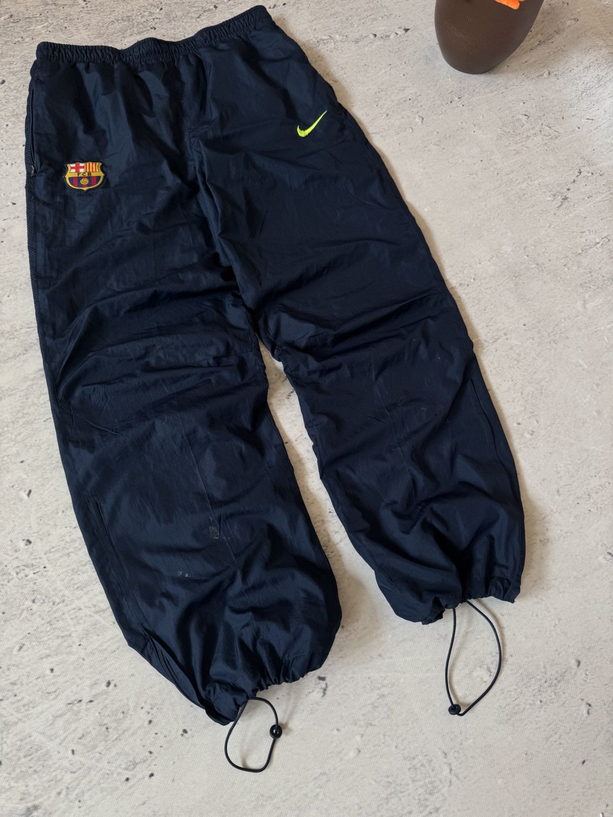 Nike × Vintage NIKE BARCELONA NYLON VINTAGE Y2K BAGGY FIT PANTS SWEATPANTS Size US 32 / EU 48 - 2 Thumbnail