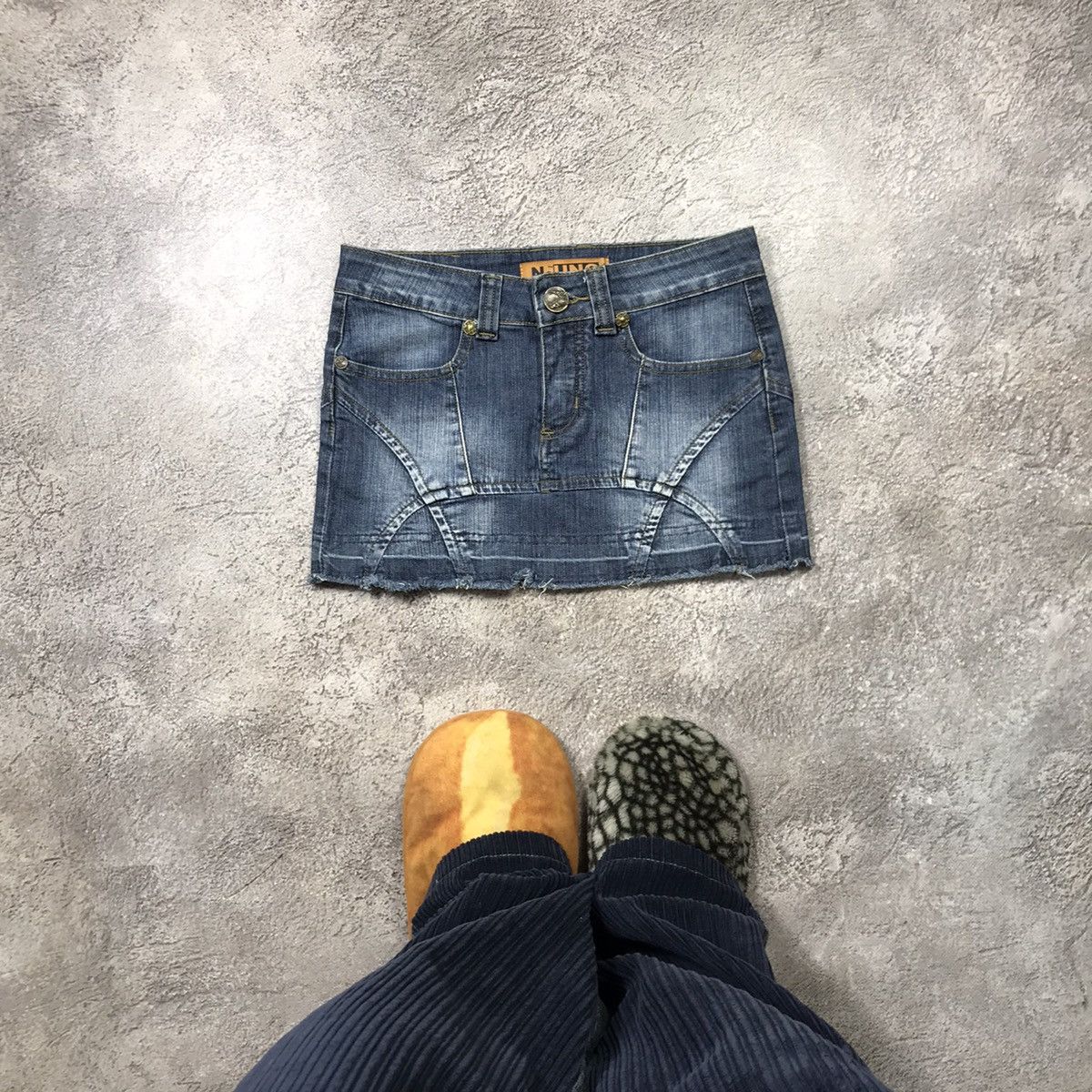 Vintage Vintage Y2K Distressed Mini Skirt Skate Streetwear Boxy 28 Size 28" / US 6 / IT 42 - 1 Thumbnail