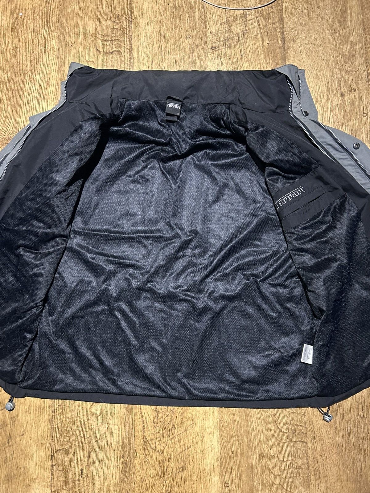 Ferrari Vintage 2000 Official Ferrari F1 Rain jacket M Boxy Size US M / EU 48-50 / 2 - 13 Thumbnail