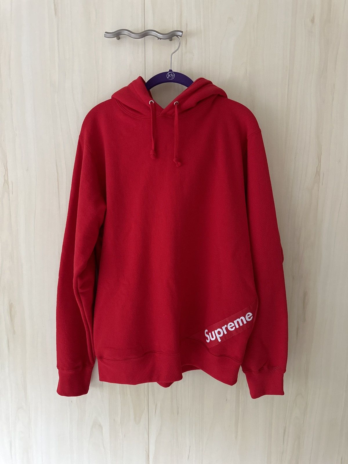 Supreme corner logo sales