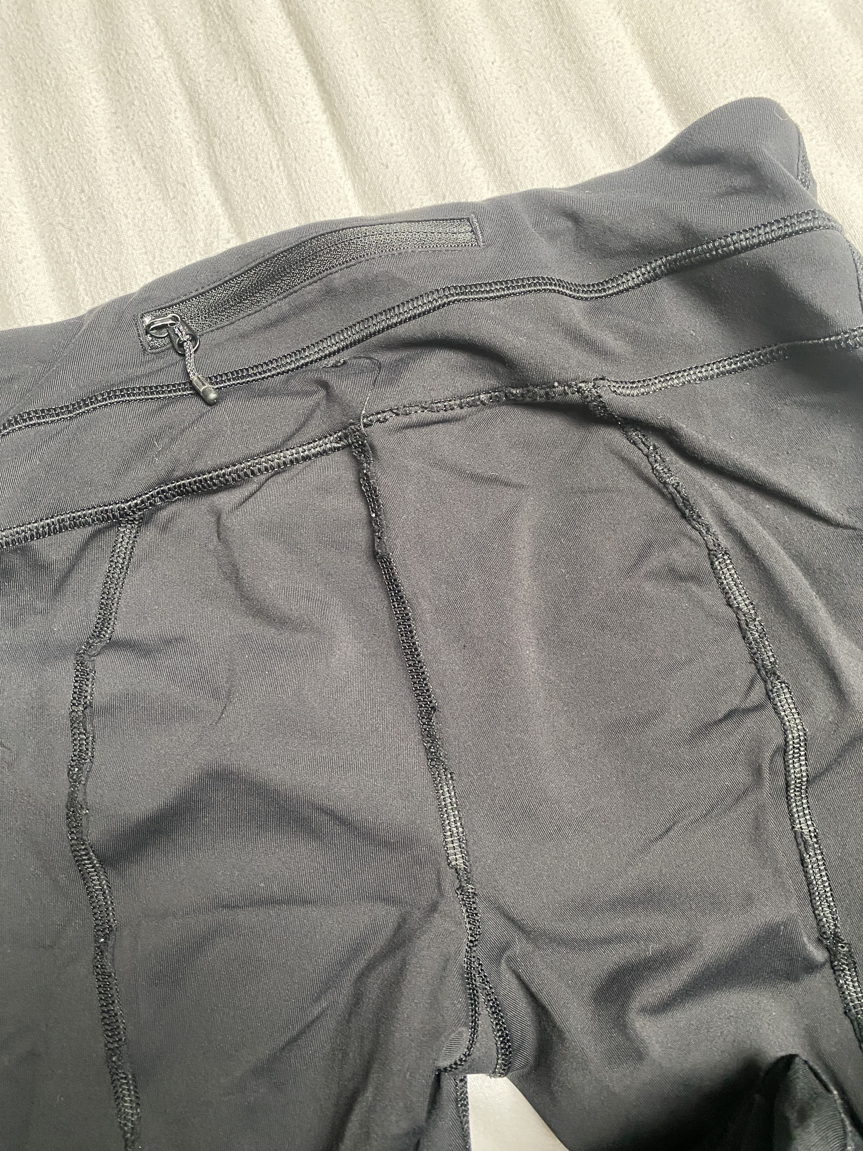 Lululemon Lululemon small logo capri leggings sport yoga Size 27" / US 4 / IT 40 - 6 Thumbnail