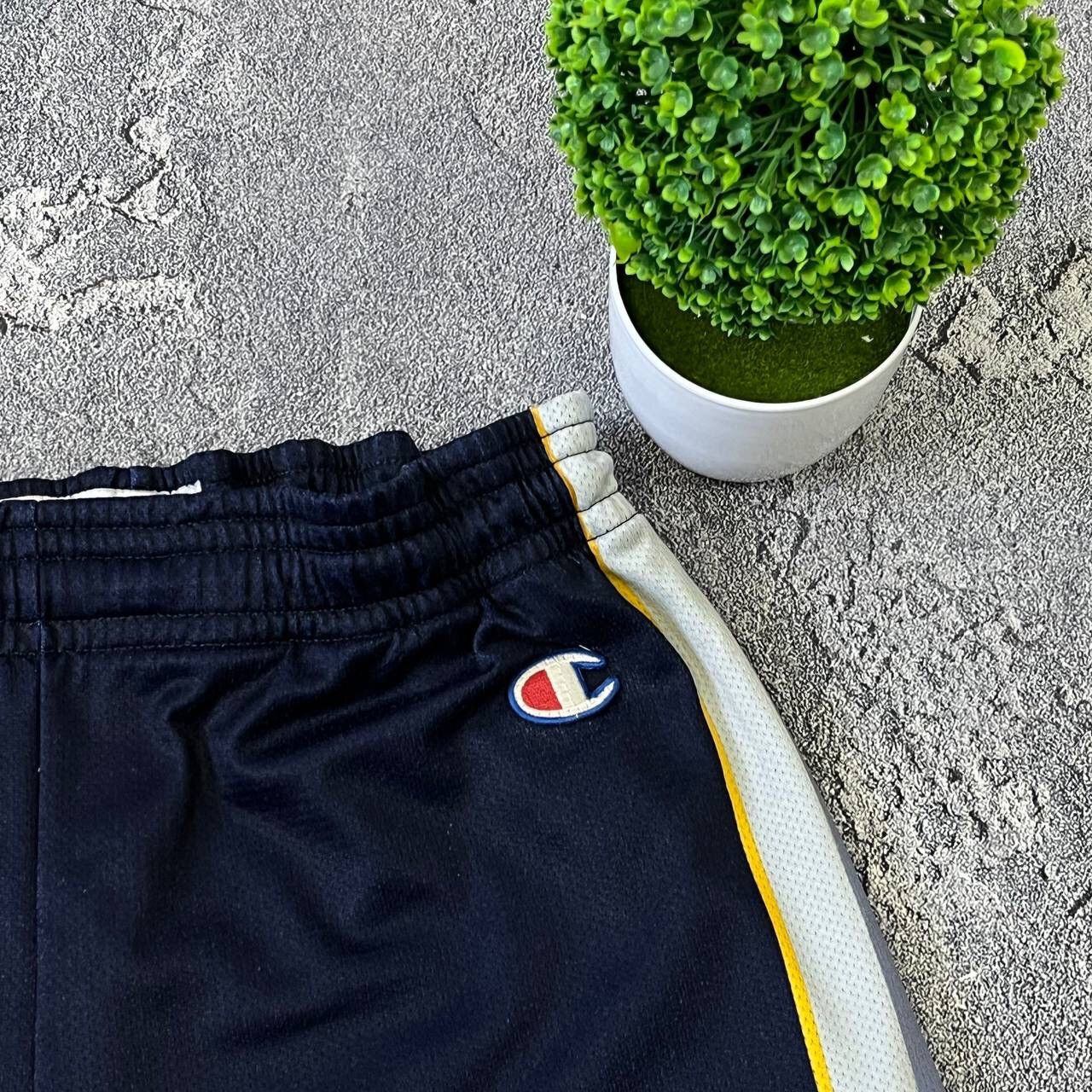 Champion Vintage Memphis Grizzlies basketball shorts champion NBA Size US 33 - 8 Thumbnail