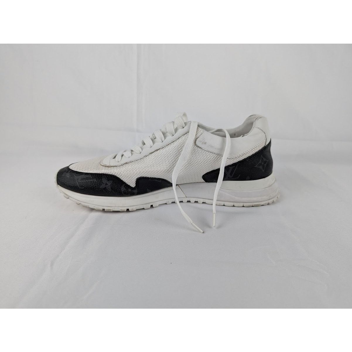 Louis Vuitton o1rshd1 Run Away Monogram Sneakers in White/Black Size US 10 / EU 43 - 5 Thumbnail