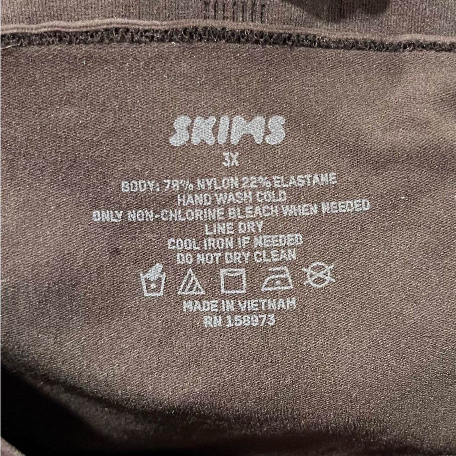 SKIMS NWT Skims Everyday Sculpt Mid Waist Capri Shapewear 3X Size ONE SIZE - 2 Thumbnail