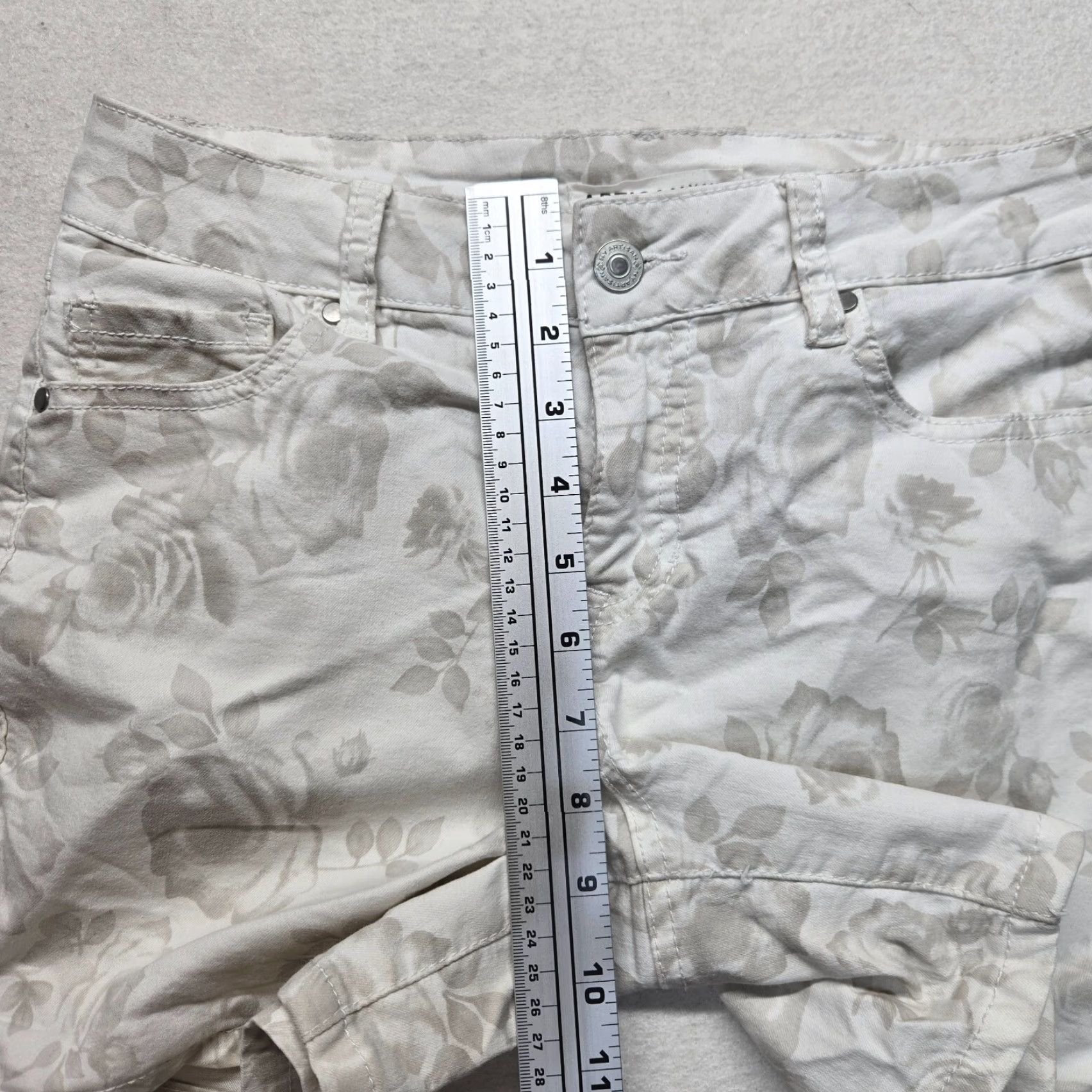Vintage Artisan NY Women's White Floral Hawaiian Shorts Adult Women's Size 4 Size 27" / US 4 / IT 40 - 7 Thumbnail
