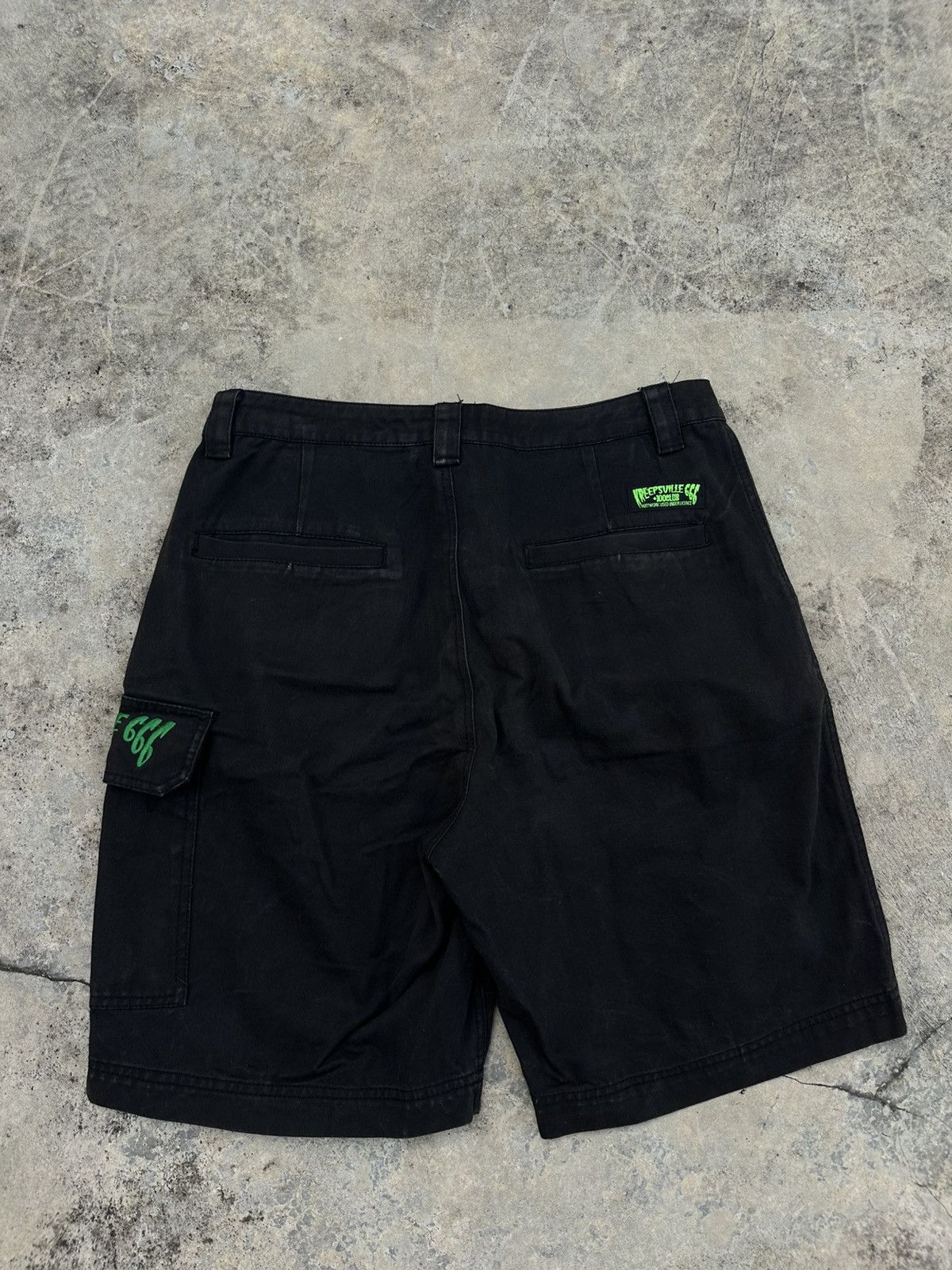 If Six Was Nine 2000s Kreepsville 666 Punk Skull Print Pants/Jorts Size US 32 / EU 48 - 7 Thumbnail
