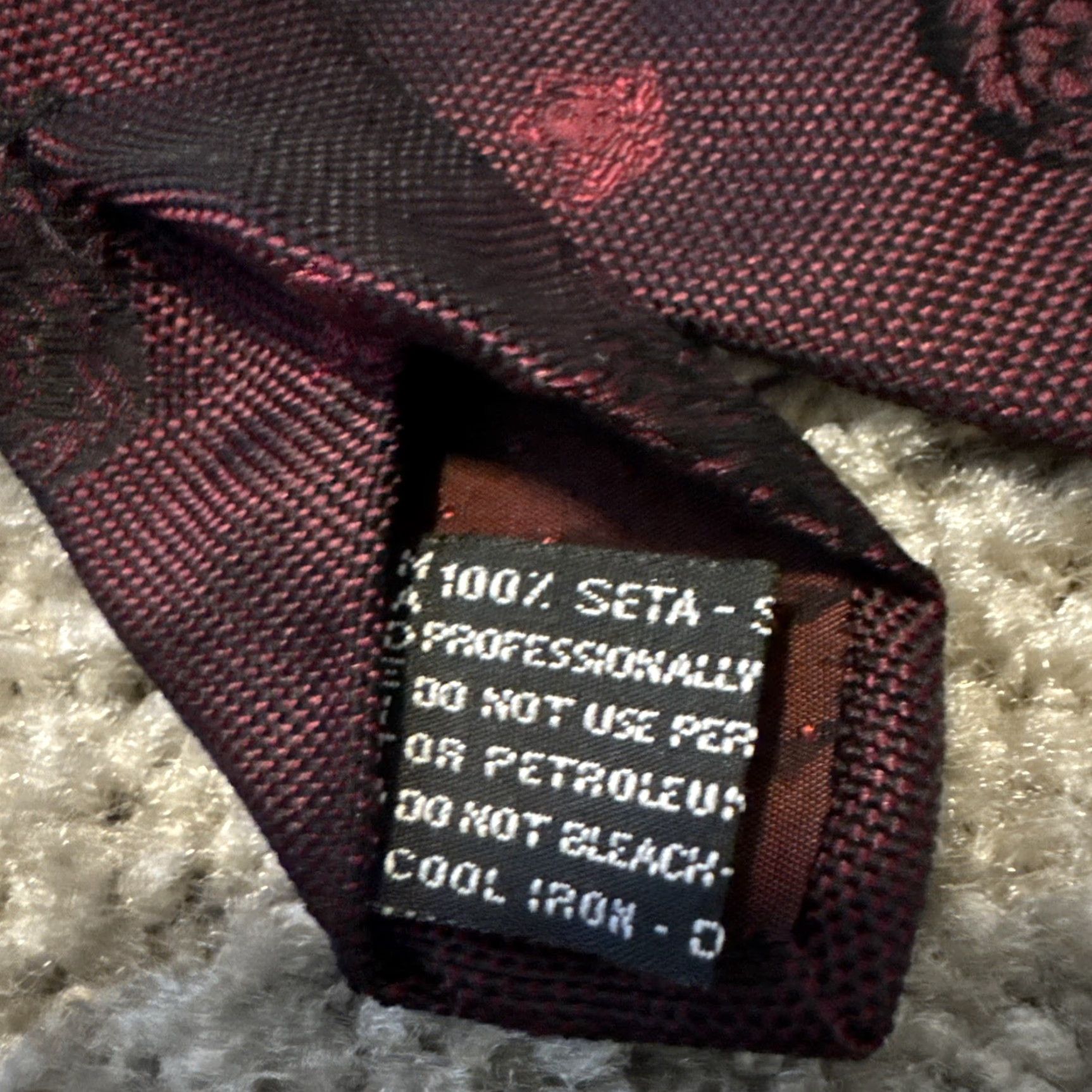 Versace VINTAGE Gianni Versace Wine Red Floral Rose Neck Tie 100% Silk Tie Men Red Floral 90s Versace Mens Tie Size ONE SIZE - 7 Thumbnail
