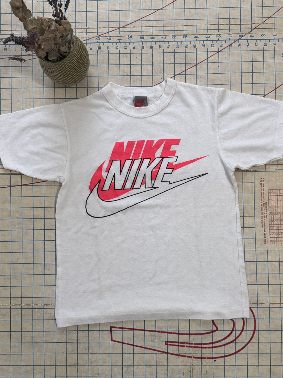 Nike × Vintage Vintage 80’s Nike Graphics Tee White Women’s Medium Size M / US 6-8 / IT 42-44 - 1 Thumbnail