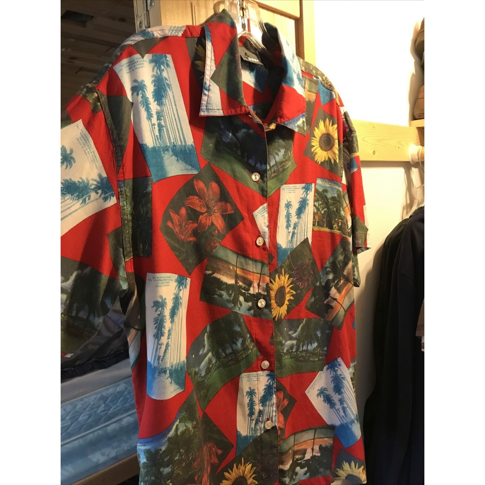 Other Lizwear Men M Red Photo Print SS Button Rayon Hawaiian Shirt Size US M / EU 48-50 / 2 - 5 Thumbnail