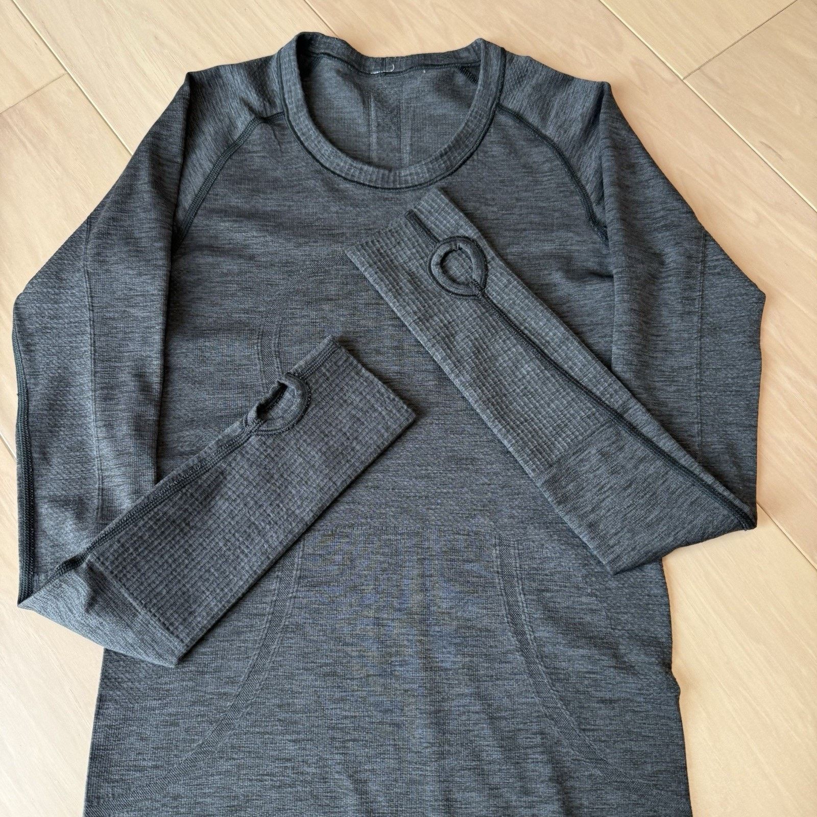 Lululemon Lululemon Metal Vent Shirt 4 Gray Yoga Workout Long Sleeve Size S / US 4 / IT 40 - 4 Thumbnail