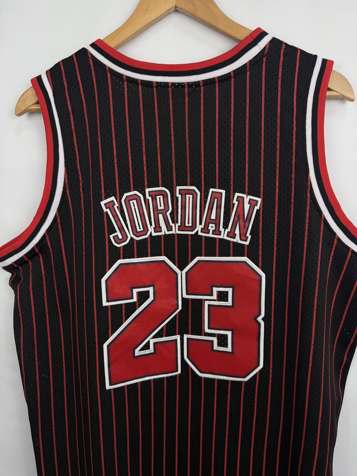 Mitchell & Ness 🇺🇸 Jordan 23 Chicago Bulls Mitchell & Ness Hardwood Classics Size US XL / EU 56 / 4 - 9 Thumbnail