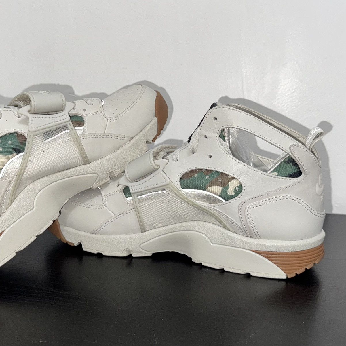 Corteiz × Nike CORTEIZ X NIKE AIR TRAINER HUARACHE LIGHT BONE FQ8793-002 Size US 10 / EU 43 - 6 Thumbnail