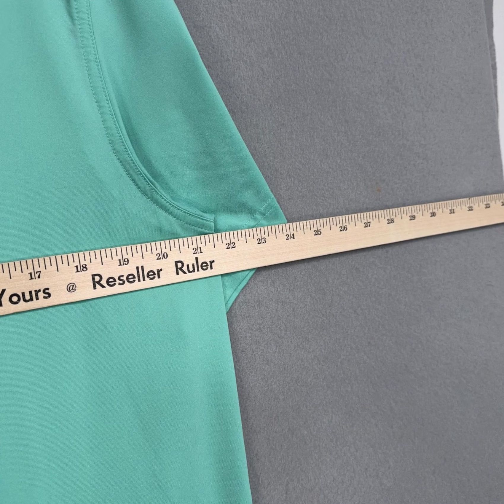Vineyard Vines VINTAGE not applicable; Original title lacks vintage cue. Size US M / EU 48-50 / 2 - 7 Thumbnail
