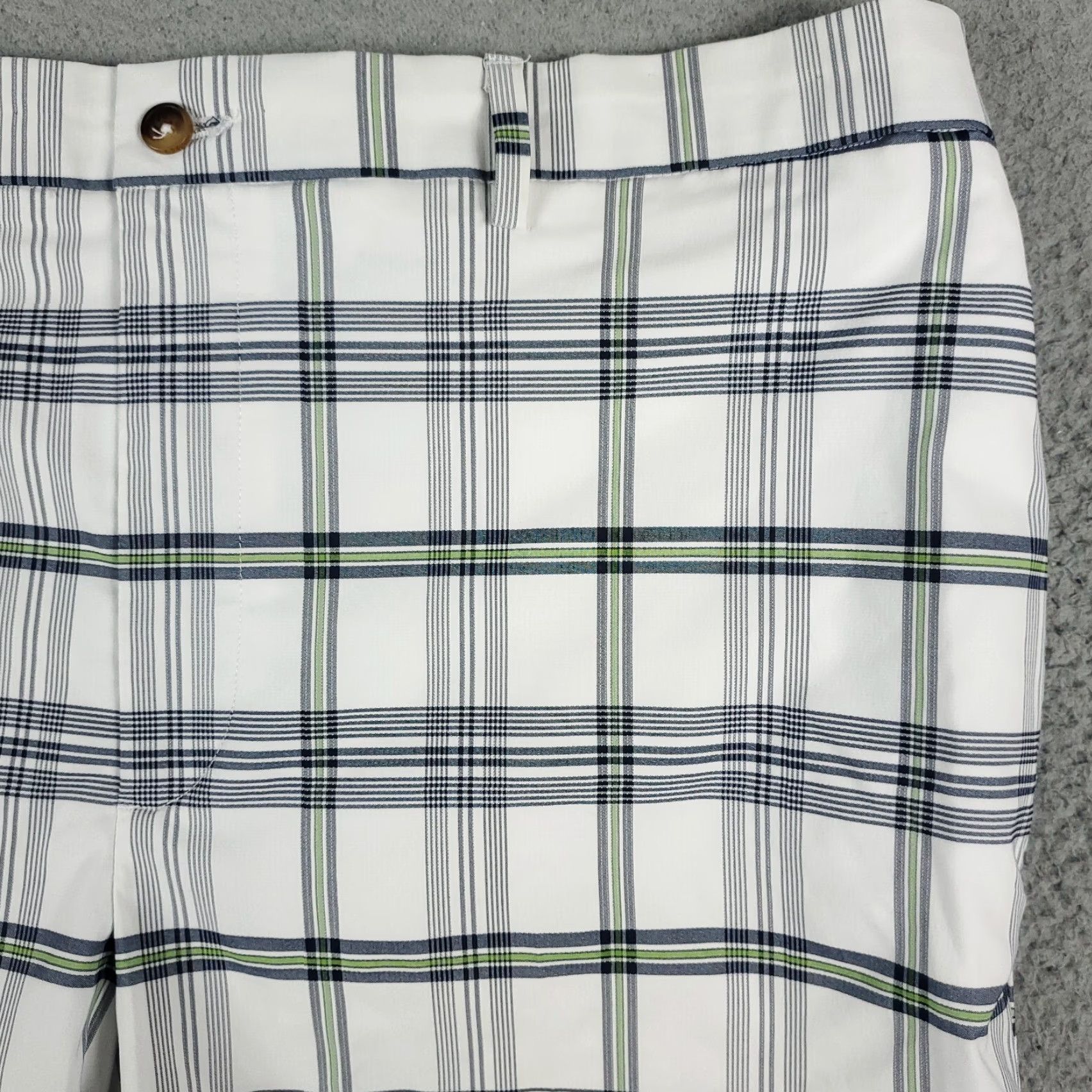 Vintage Greg Norman Shorts Adult 40 White Plaid Pleated Chinos Casual Mens Size US 40 / EU 56 - 3 Thumbnail