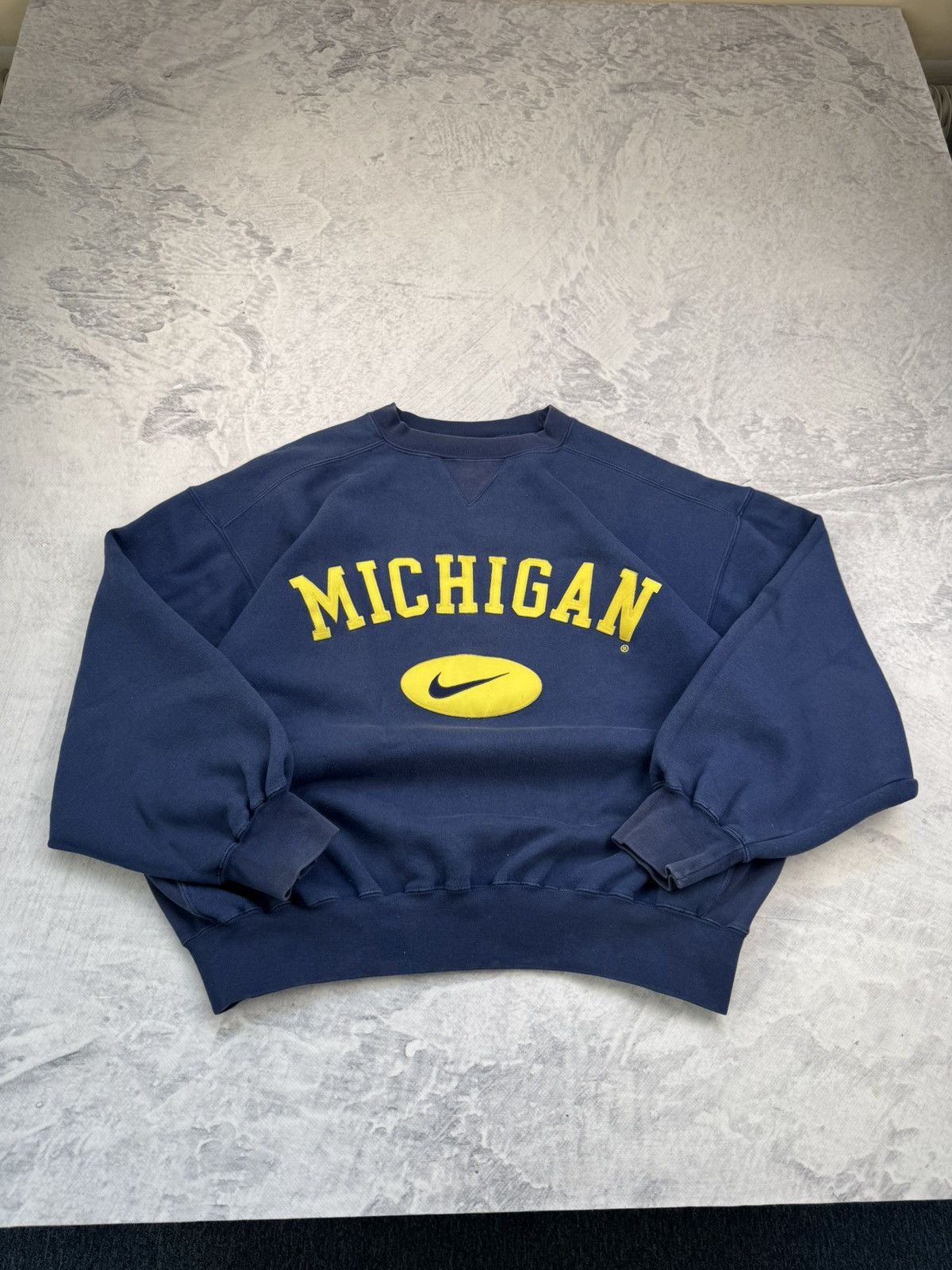 Nike × Vintage NIKE MICHIGAN VINTAGE CENTER LOGO OVERSIZE BOXY SWEATSHIRT Size US M / EU 48-50 / 2 - 2 Thumbnail