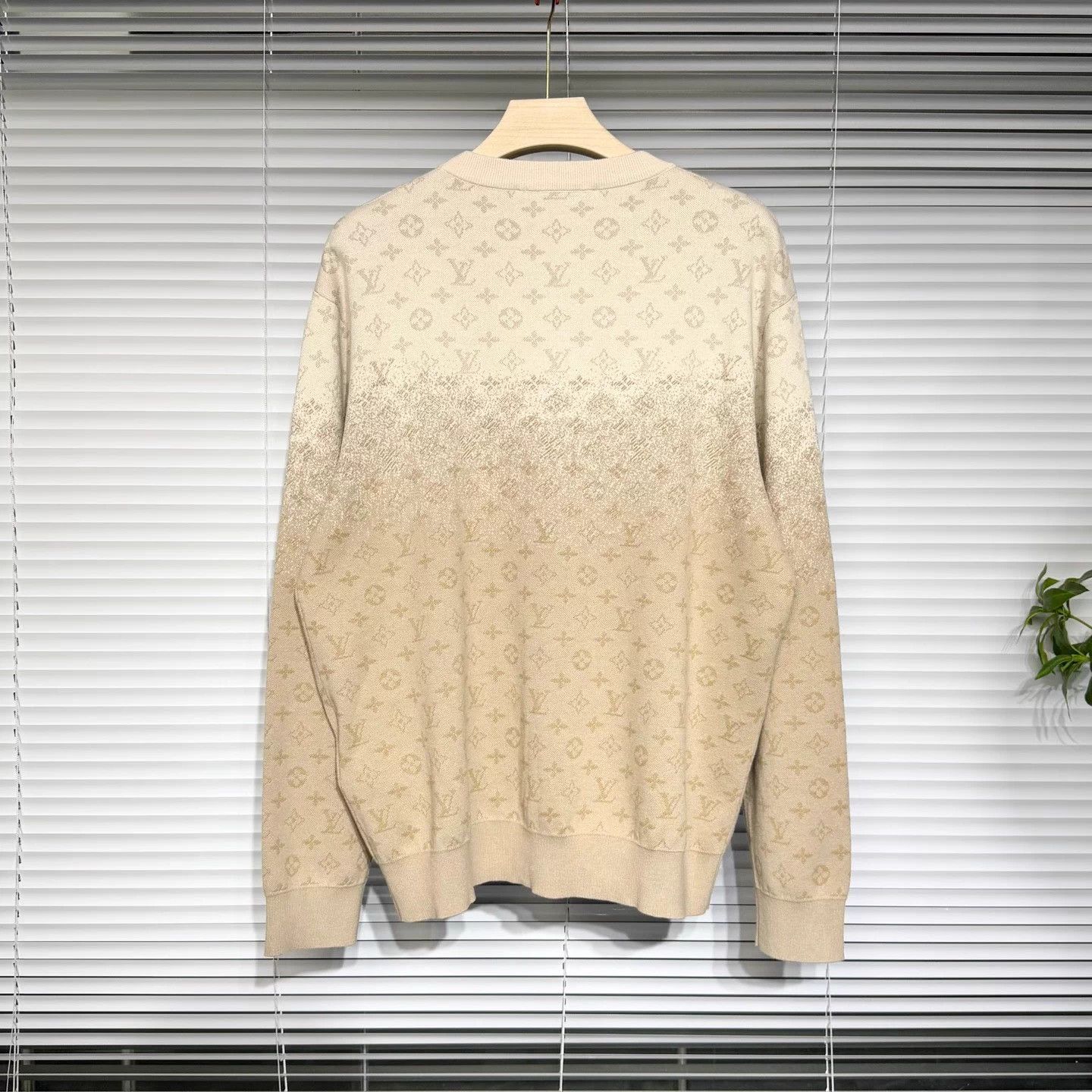 Louis Vuitton LV knit sweater SS26 gradient logo ribbed khaki XXL Size US XXL / EU 58 / 5 - 2 Thumbnail