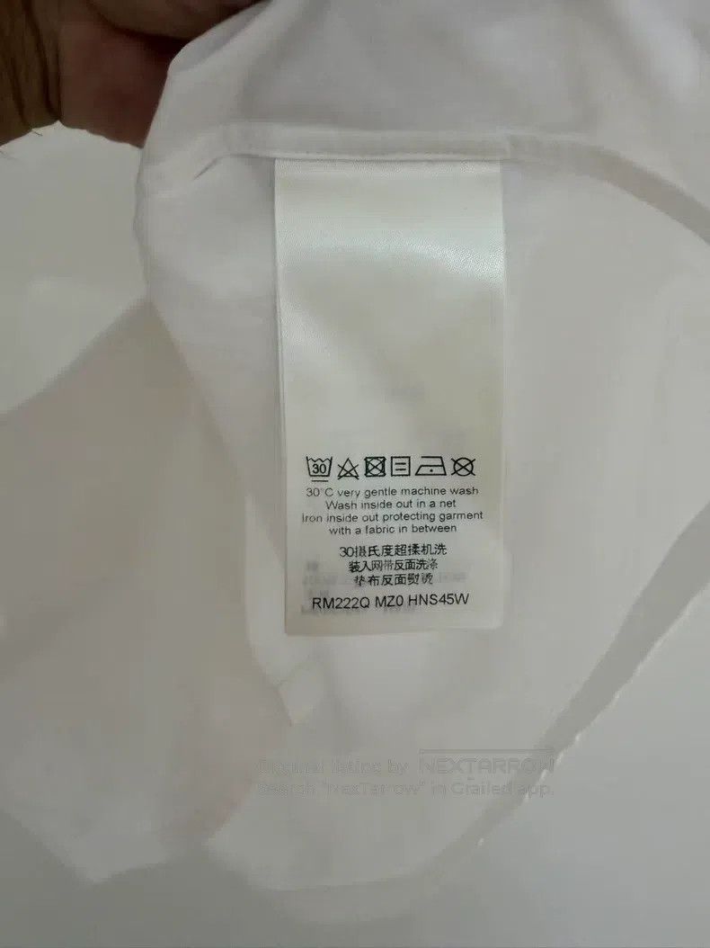 Louis Vuitton Louis Vuitton White printed logo shirt Size US M / EU 48-50 / 2 - 6 Thumbnail