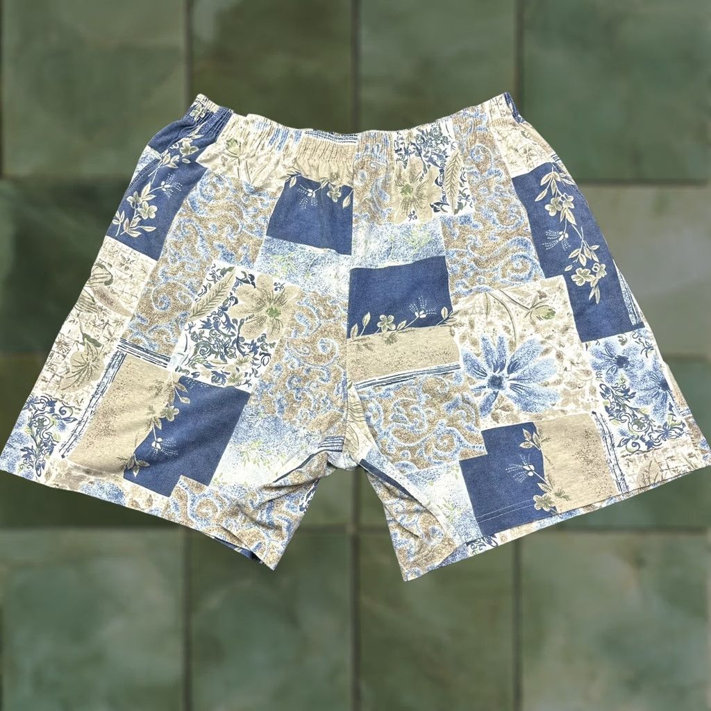 Vintage VINTAGE 90s Woman’s Plus Size 2XL Retro Floral Bermuda Shorts With Pockets Size 40" / US 18 - 1 Thumbnail