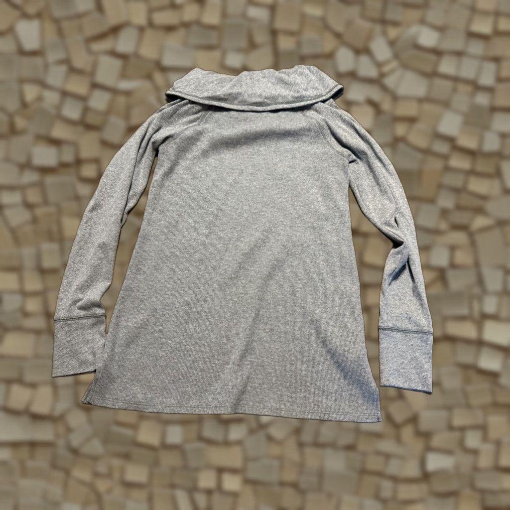Eddie Bauer Eddie Bauer Shirt Women's Small Gray Long Sleeve Turtleneck Pullover Casual Knit Cotton Modern Basic (Size: S) Mens? Girls? Wait. Size S / US 4 / IT 40 - 1 Thumbnail