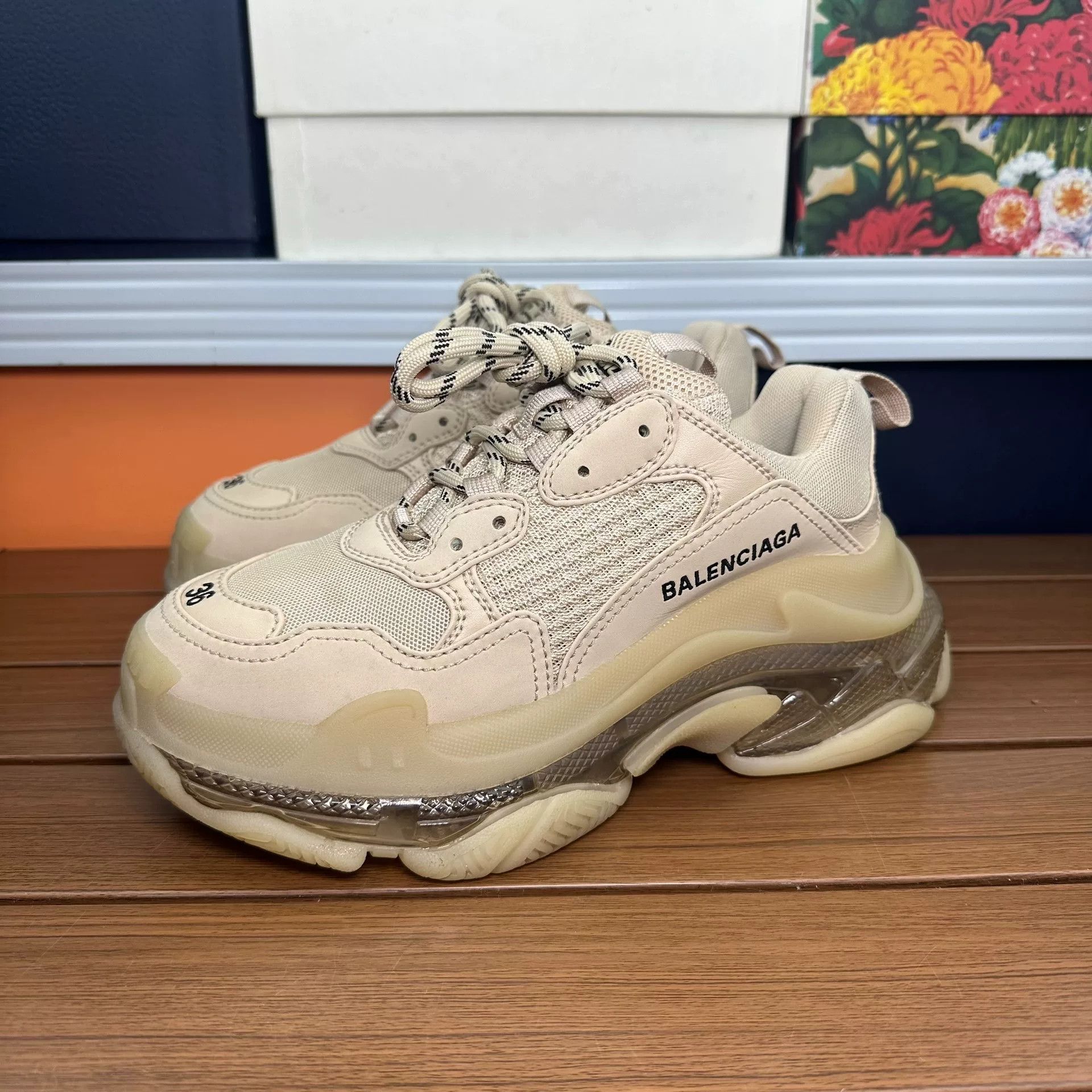 Balenciaga Balenciaga Beige Lowtop Sneakers it_36 Women Size US 6 / IT 36 - 1 Thumbnail
